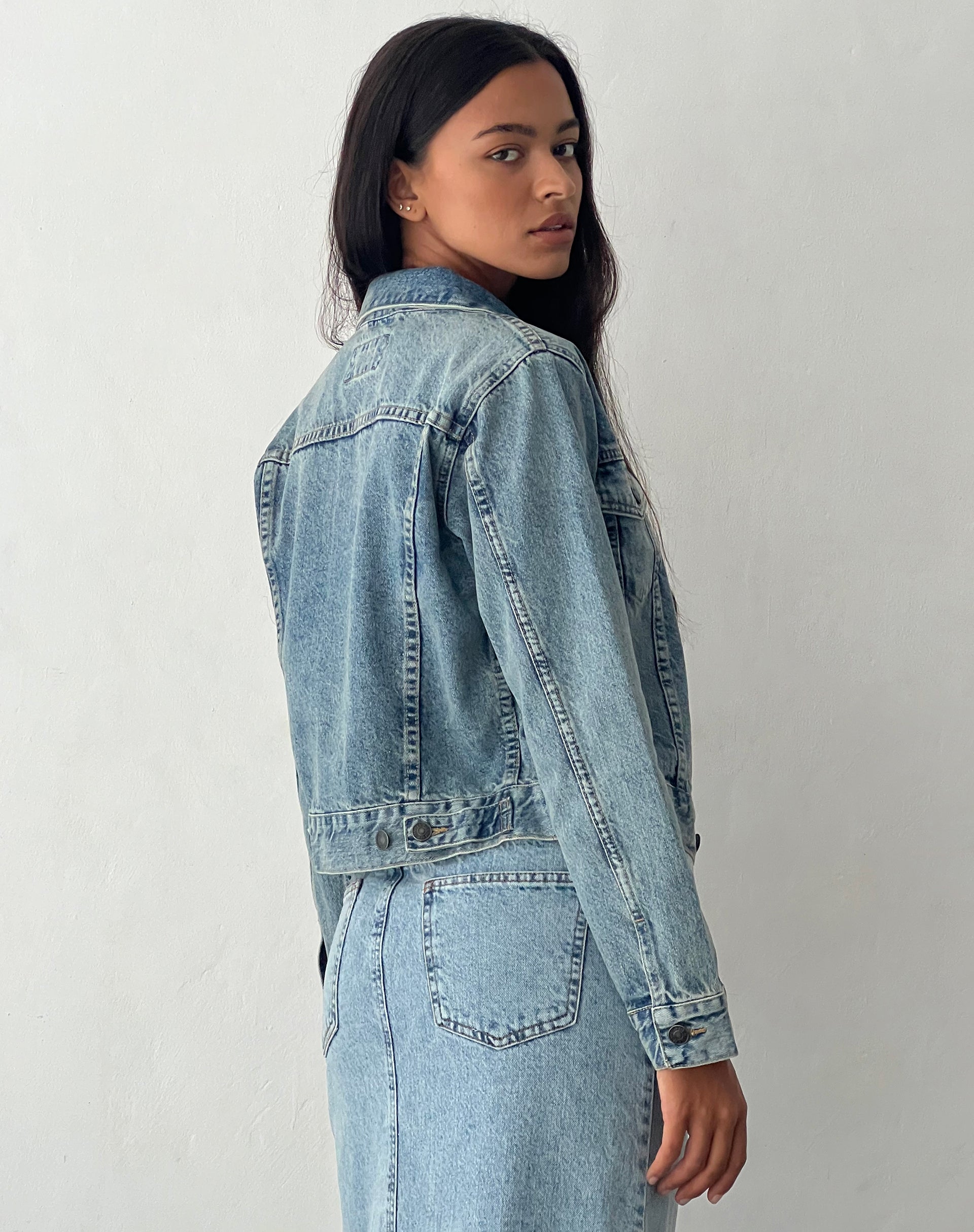 Bild von Fitted Denim Jacket in Blue Wash