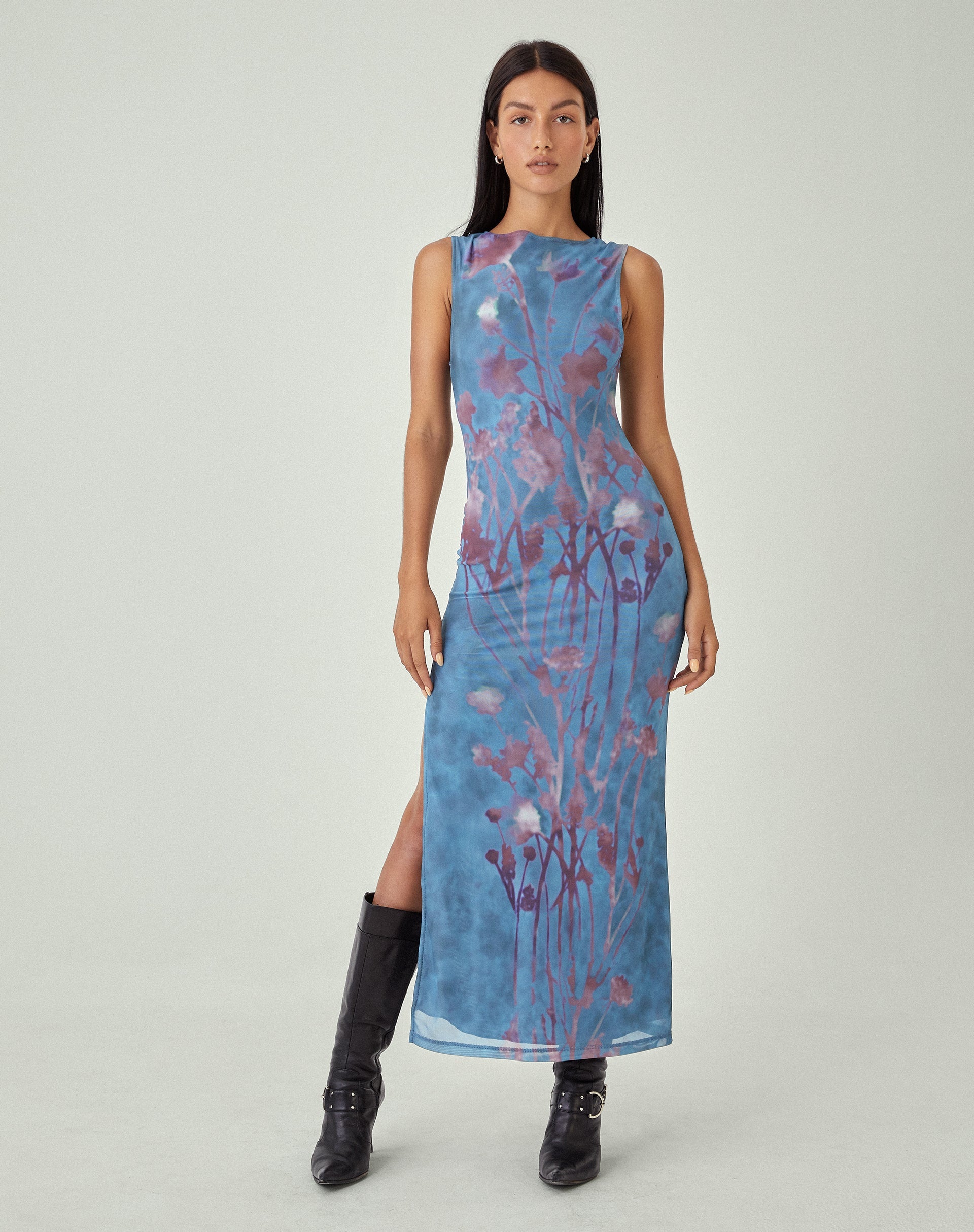 Bild von MOTEL X JACQUIE Flo Maxikleid in Lumen Mesh Blau