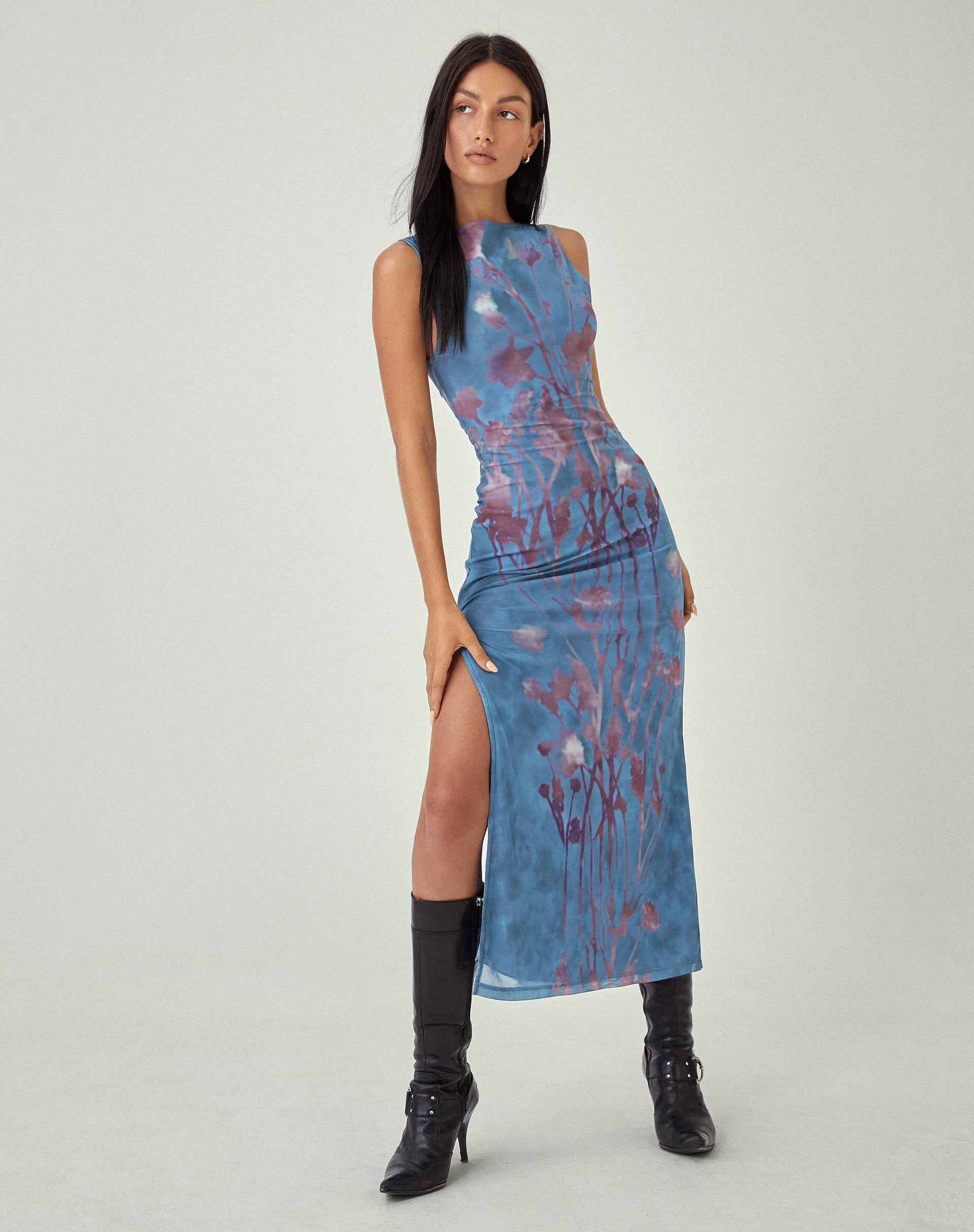 Bild von MOTEL X JACQUIE Flo Maxikleid in Lumen Mesh Blau