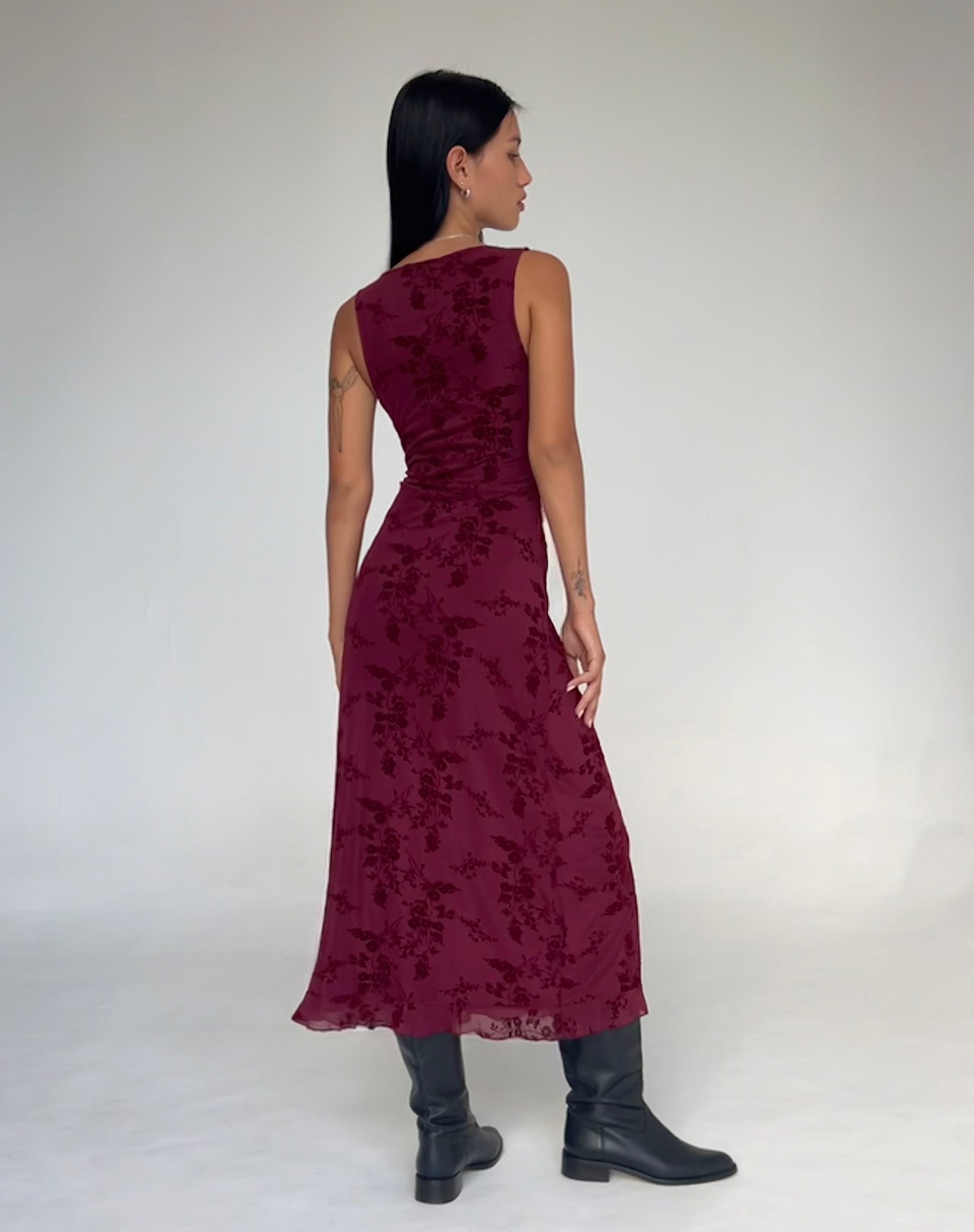 Gabriela Midikleid in Botanical Flower Maroon