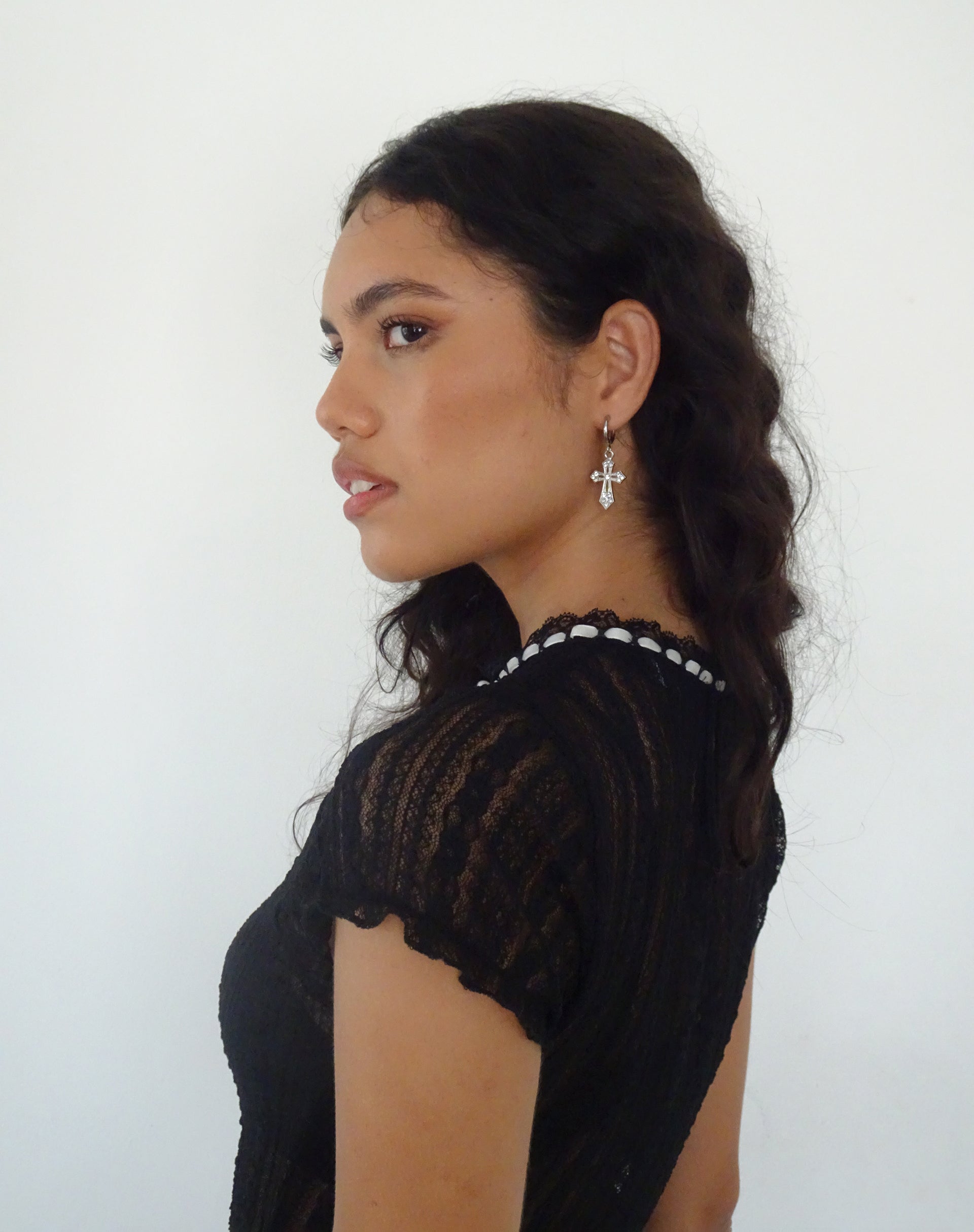 Bild von Gaia Cross Ohrringe von Gemini Jewels