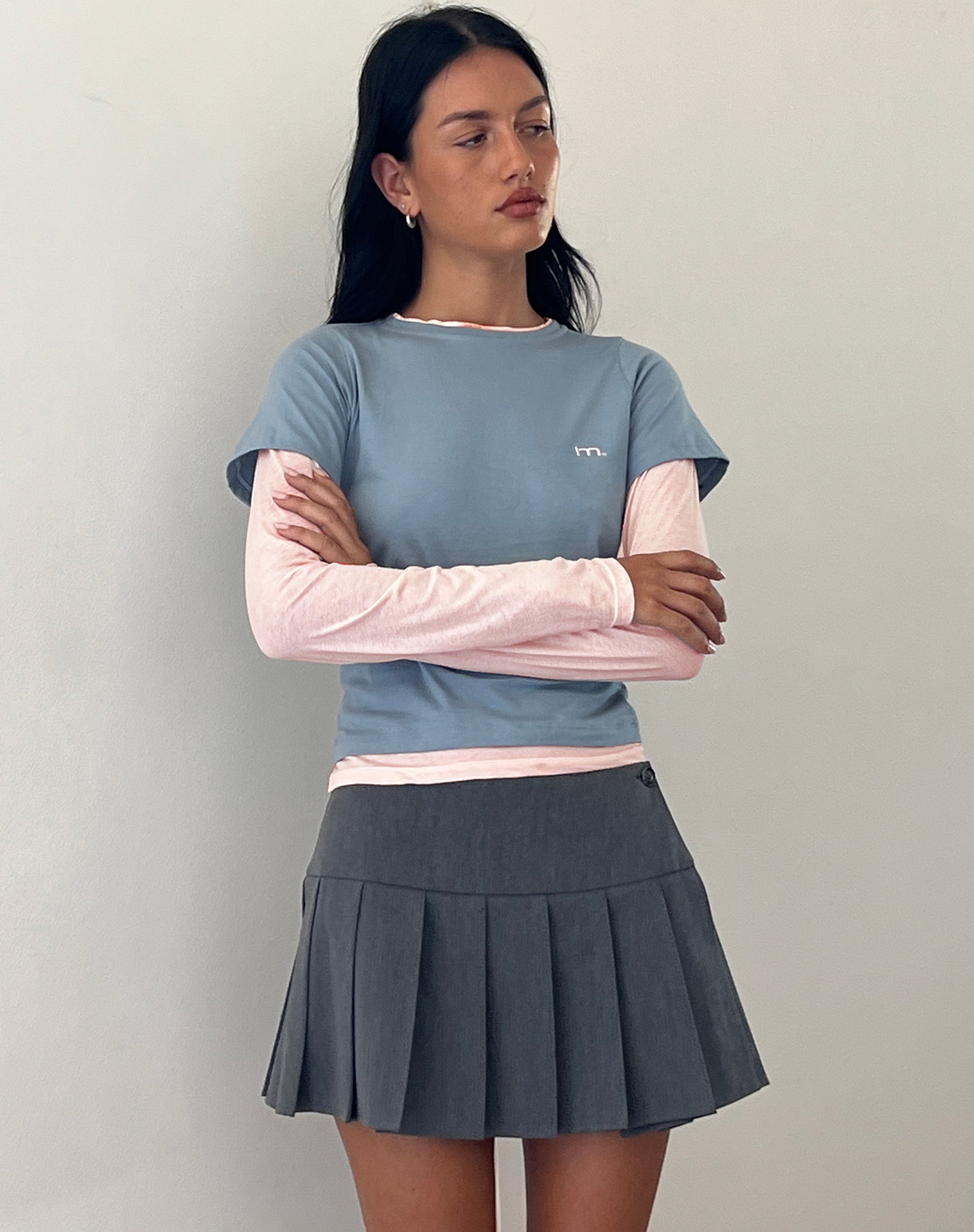 Bilder von Galen Two Toned Long Sleeve Top in Light Grey Blush mit 'M'-Stickerei
