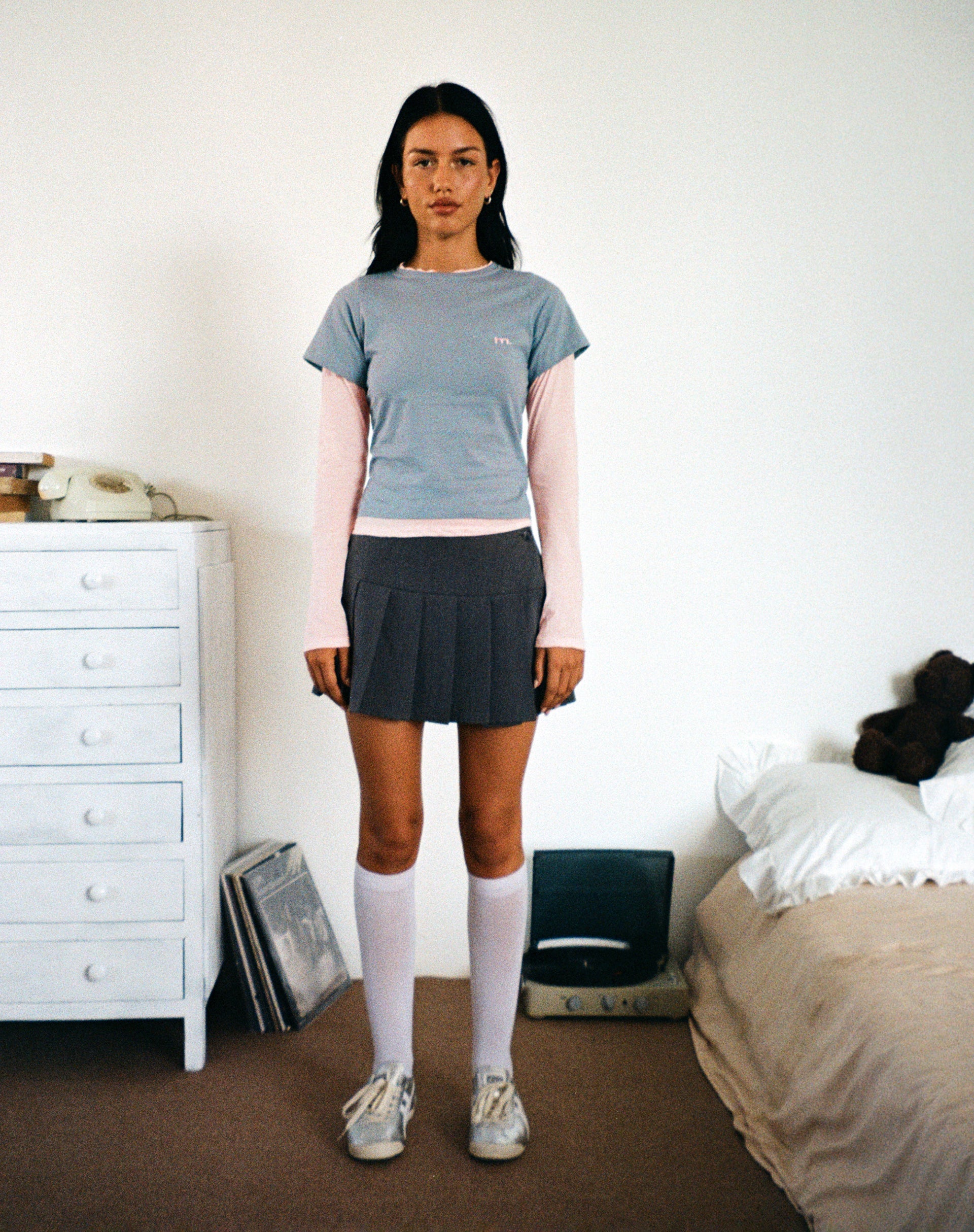 Bilder von Galen Two Toned Long Sleeve Top in Light Grey Blush mit 'M'-Stickerei