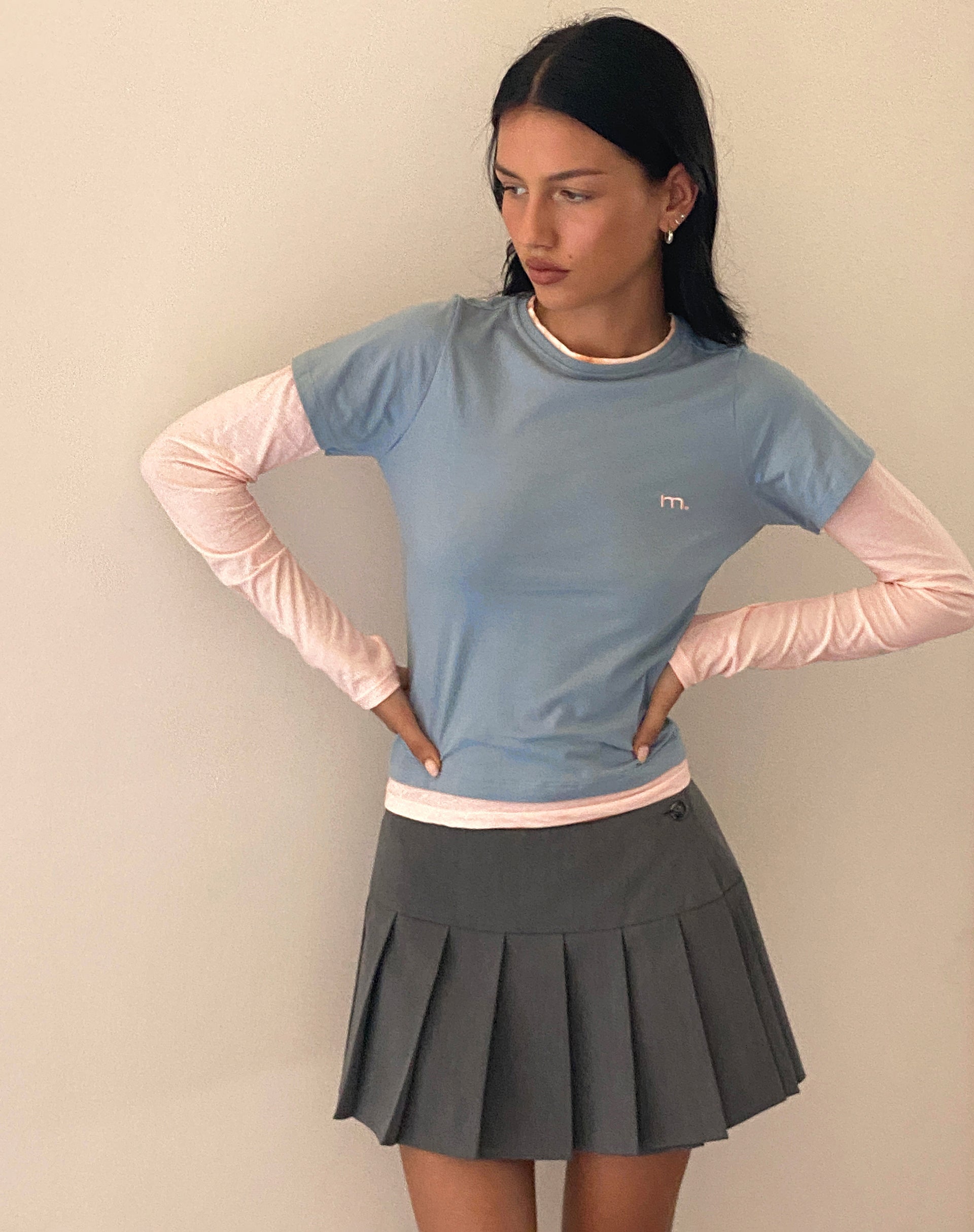 Bilder von Galen Two Toned Long Sleeve Top in Light Grey Blush mit 'M'-Stickerei