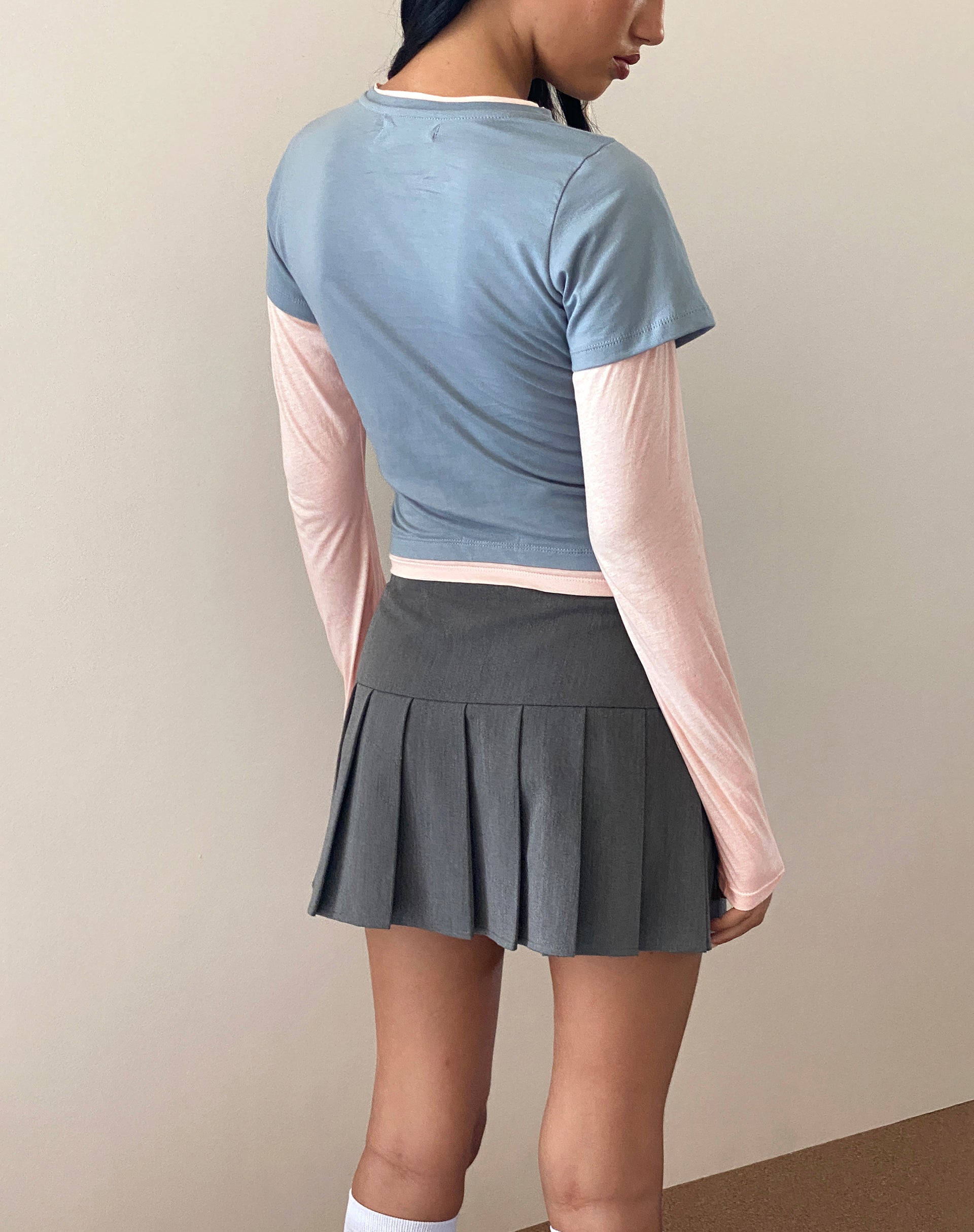 Bilder von Galen Two Toned Long Sleeve Top in Light Grey Blush mit 'M'-Stickerei