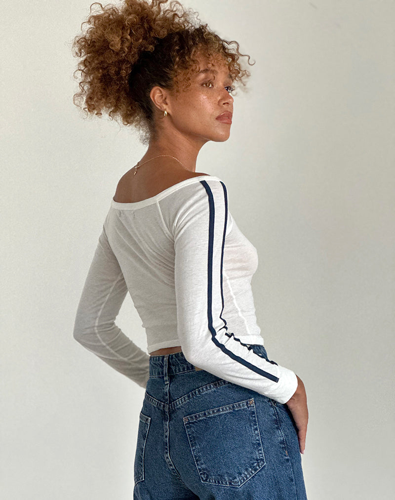 Bild von Gavya Langarm-Top in Off White mit Navy-Streifen