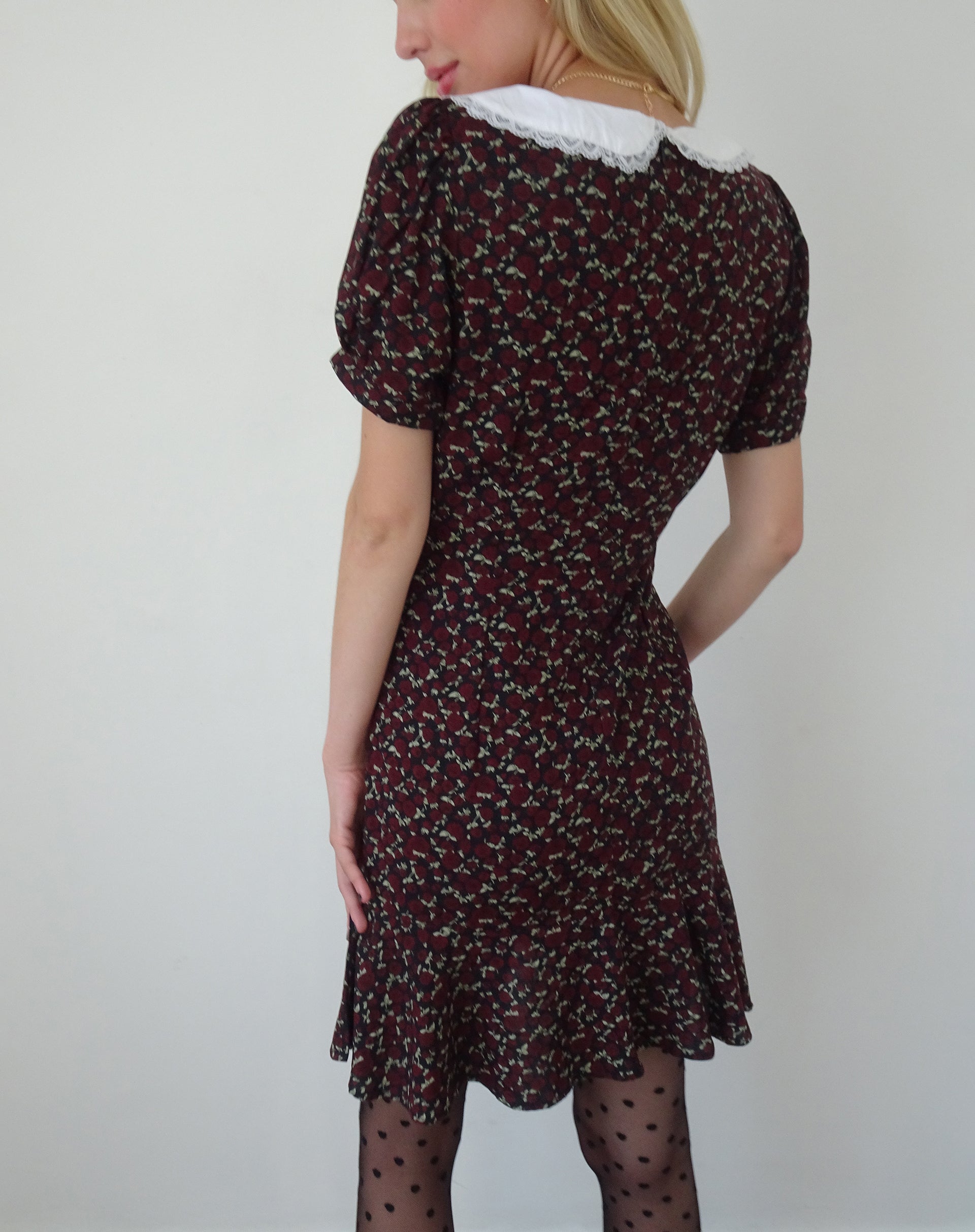 Bild von Geles Mini-Wickelkleid in Dark Rhoslyn Ditsy Print