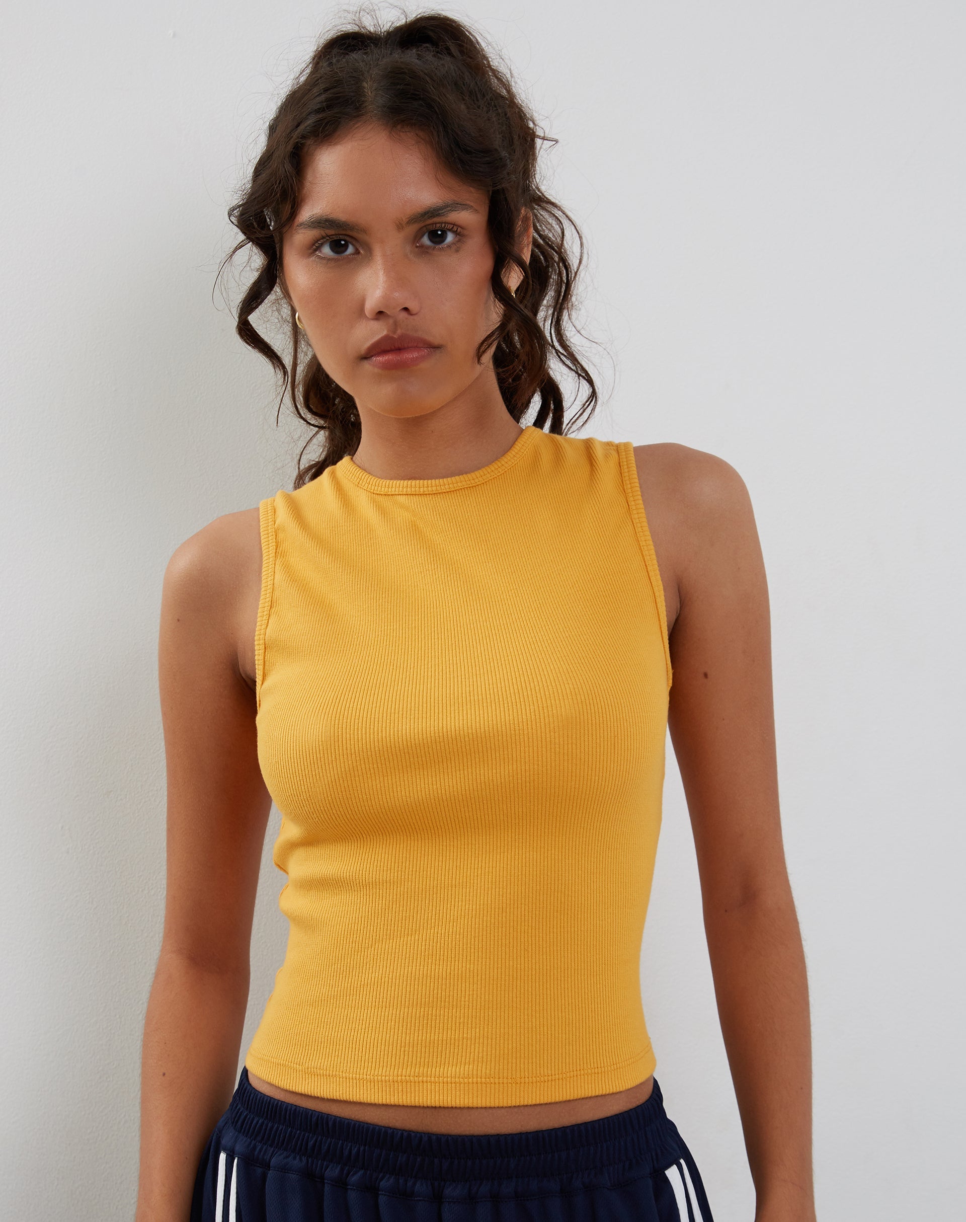 Bild von Gelsho Open Back Tank Top in Faded Orange Rib