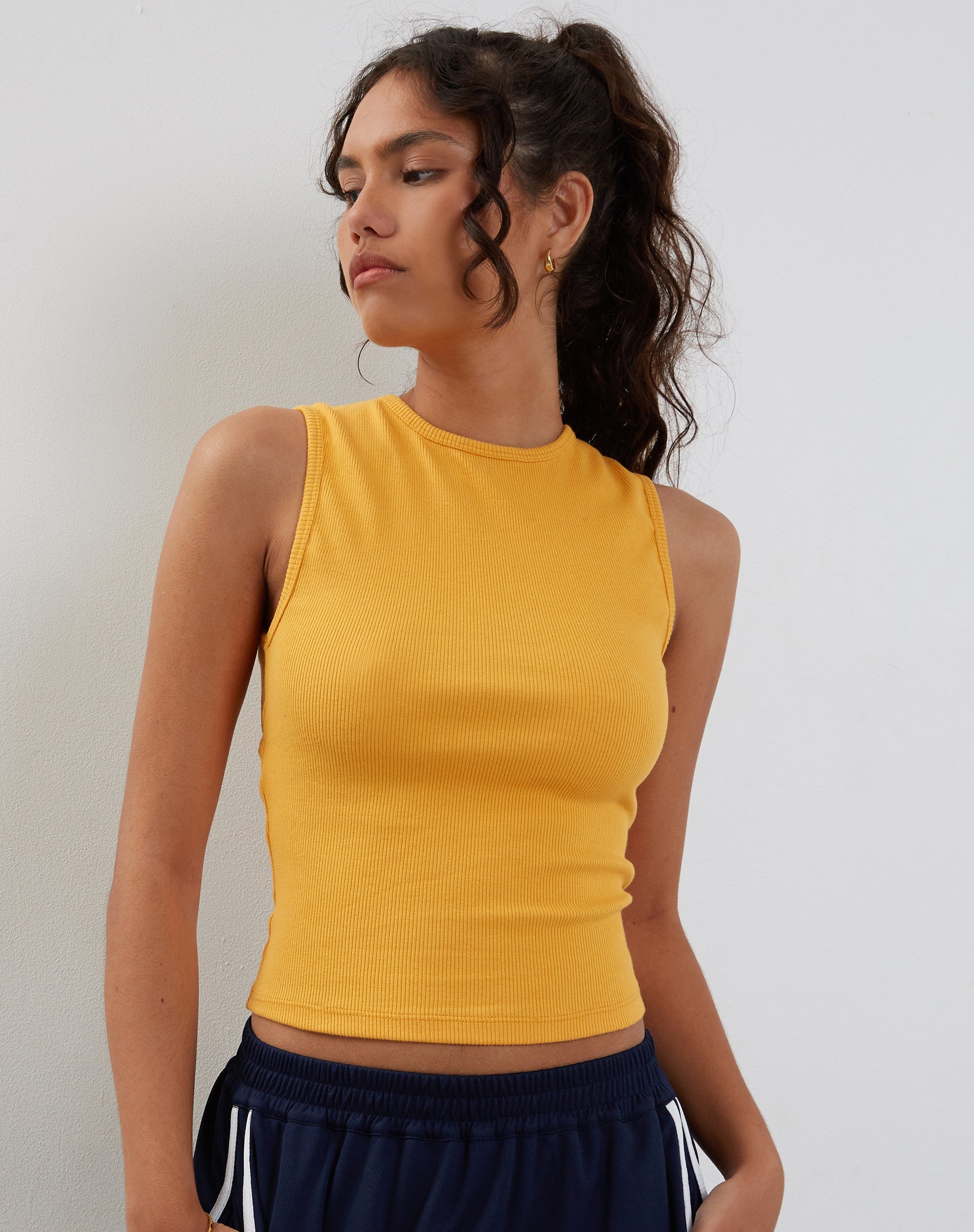 Bild von Gelsho Open Back Tank Top in Faded Orange Rib