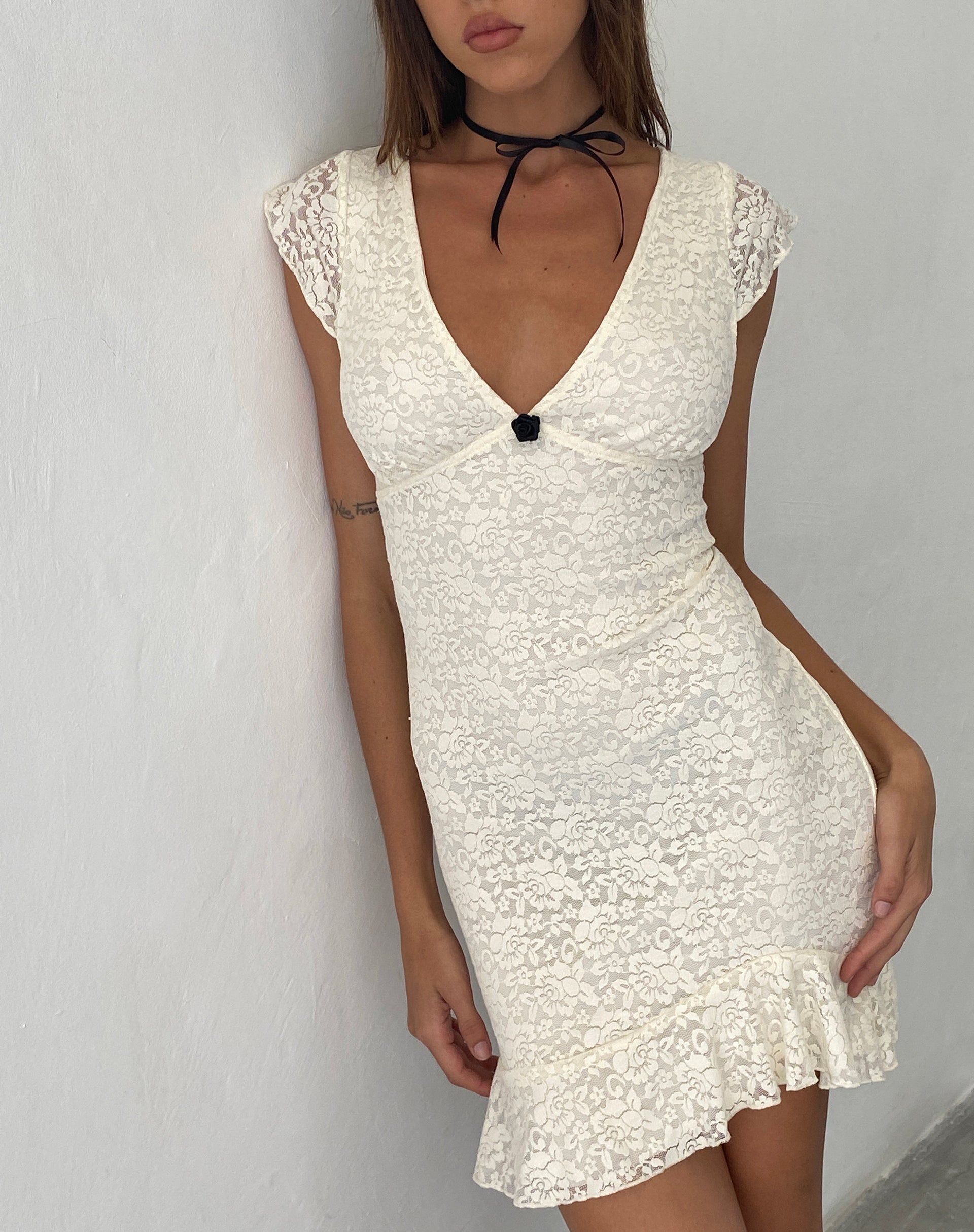 Image of Ginevra Minikleid mit Rüschensaum aus rosa Spitze Elfenbein