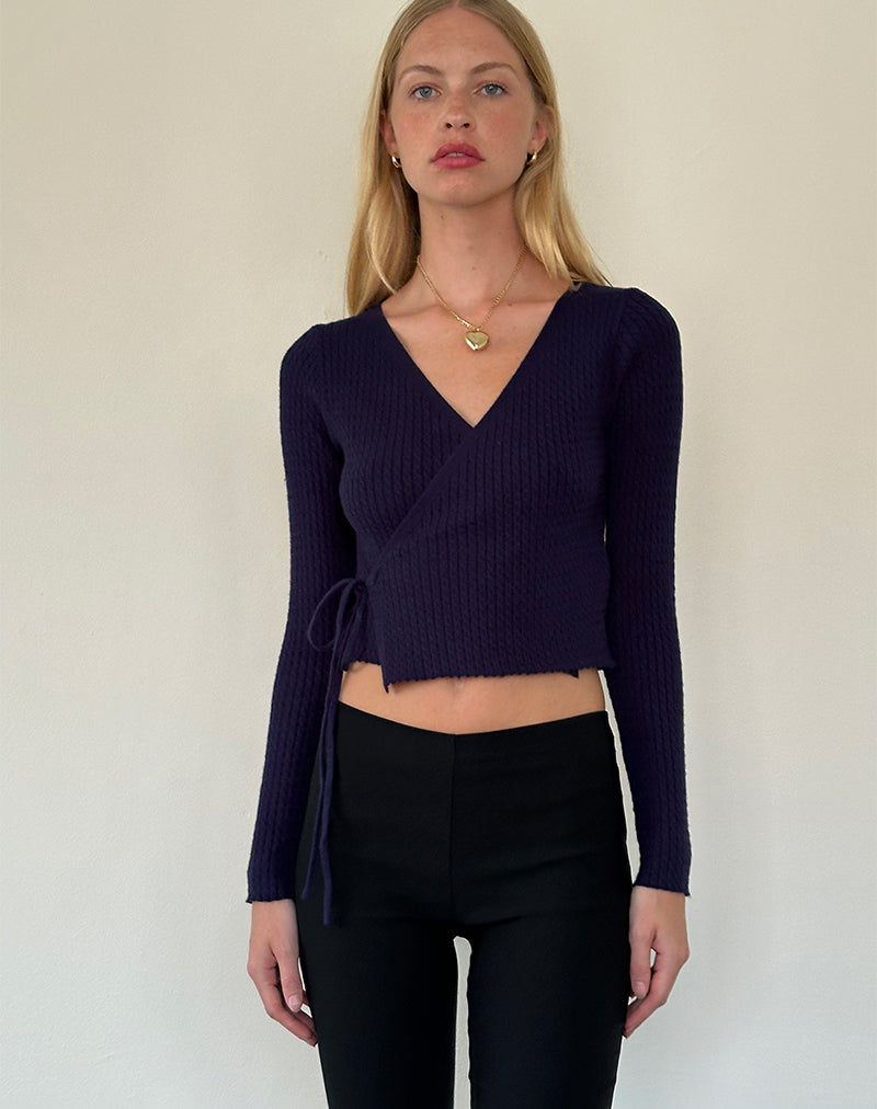 Image of Gisela Gestrickte Wickeljacke in Mitternachtsblau
