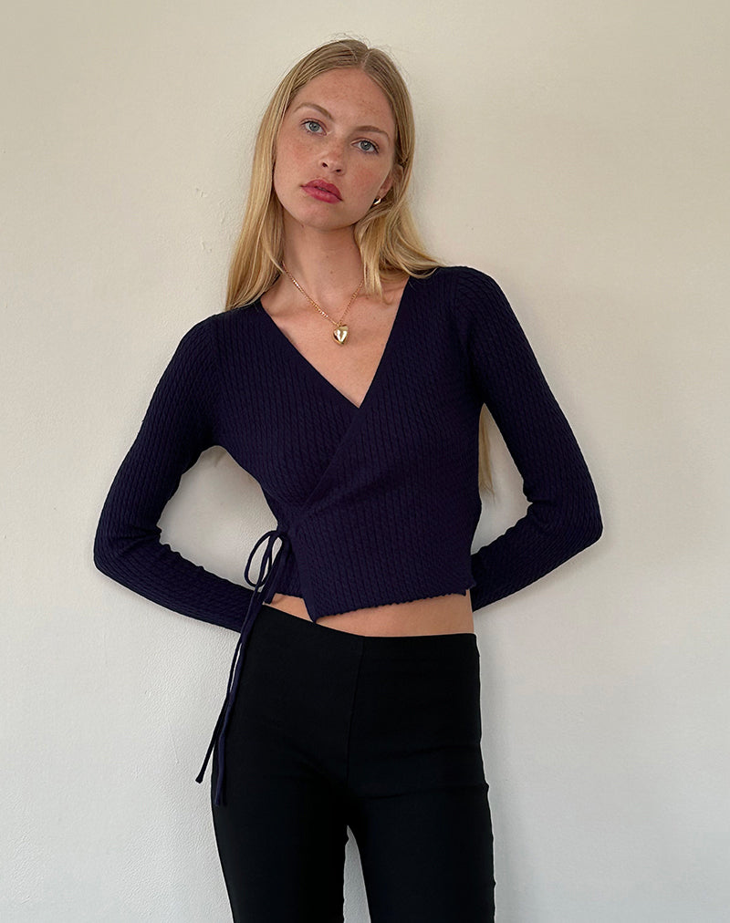 Image of Gisela Gestrickte Wickeljacke in Mitternachtsblau