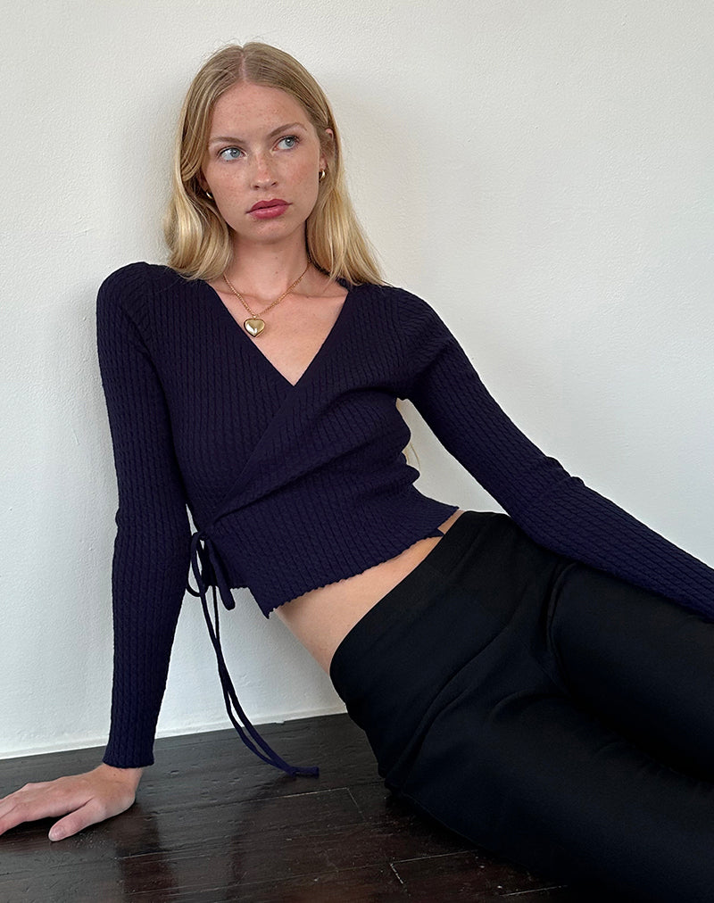 Image of Gisela Gestrickte Wickeljacke in Mitternachtsblau