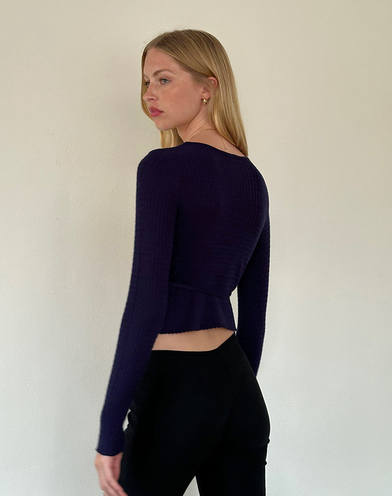 Image of Gisela Gestrickte Wickeljacke in Mitternachtsblau