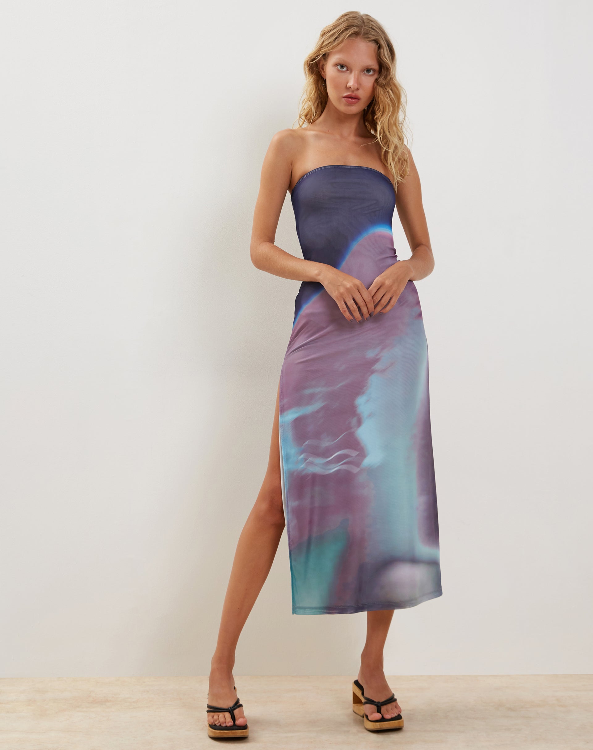 Bild von Givanda Bandeau Maxikleid in Pink Digi Gradient Print