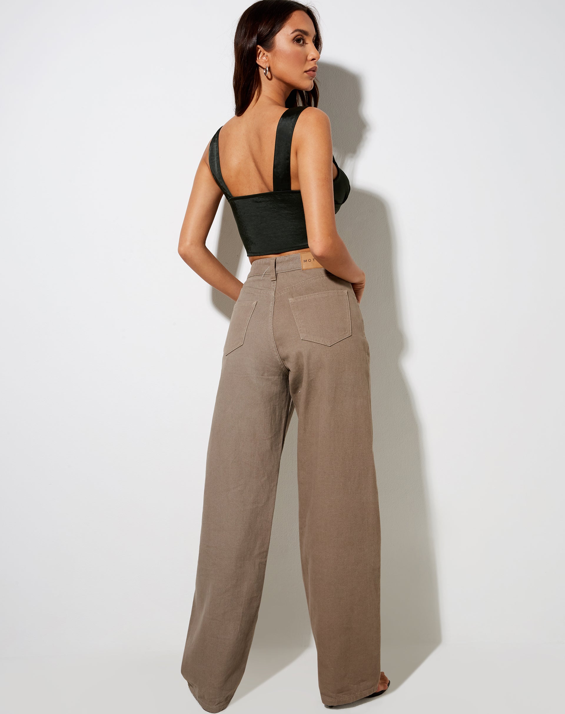Bild von Gladis Crop Top aus Satin Dark Khaki