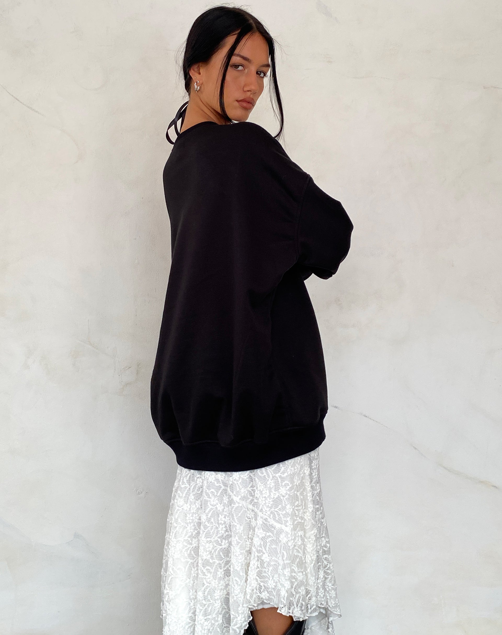 Image of Glo Oversized Sweatshirt in Schwarz mit Heartbreaker-Grafik