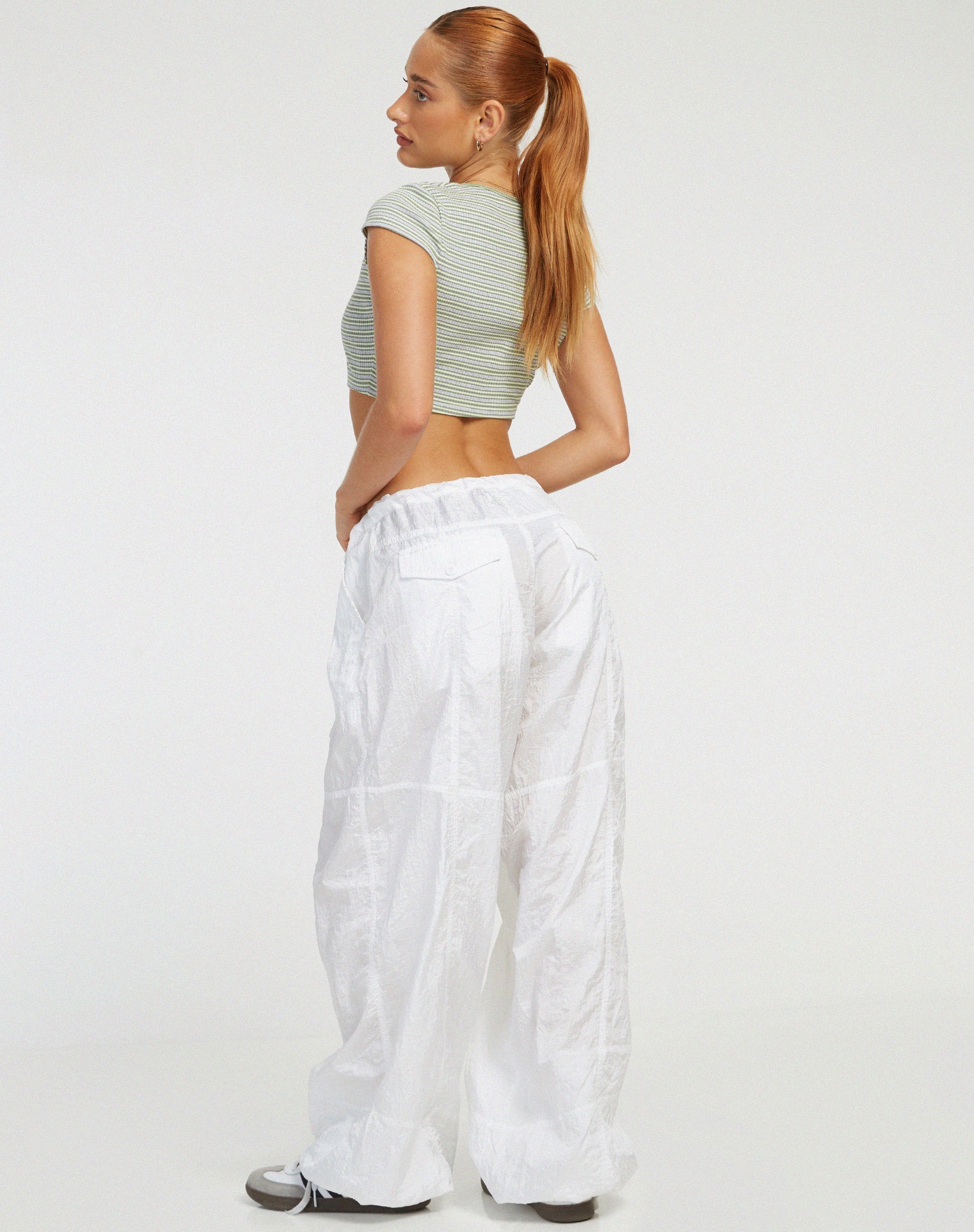 Bild von Guanna Crop Top in Streifen Rippe Grün und Grau