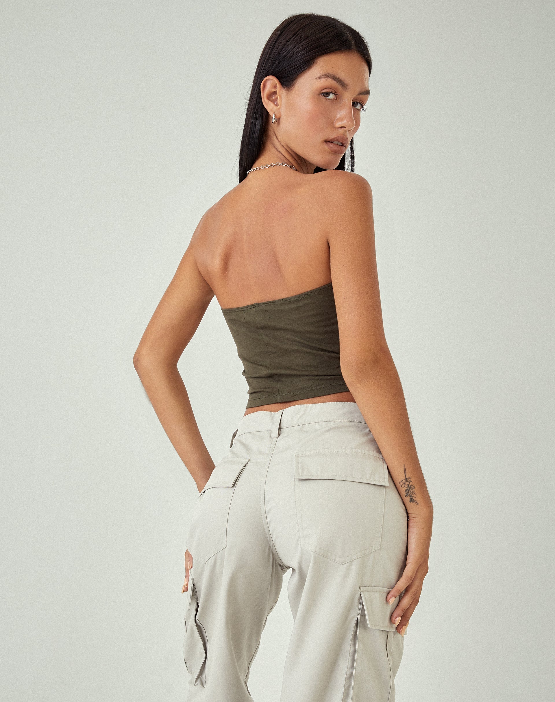 Bild von MOTEL X JACQUIE Shae Bandeau Top in Olive