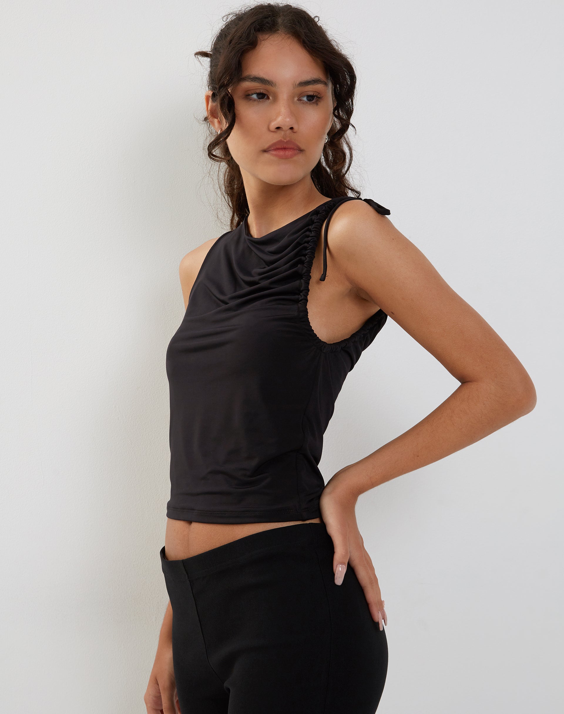 Bild von Hagne Vest Top in Schwarz