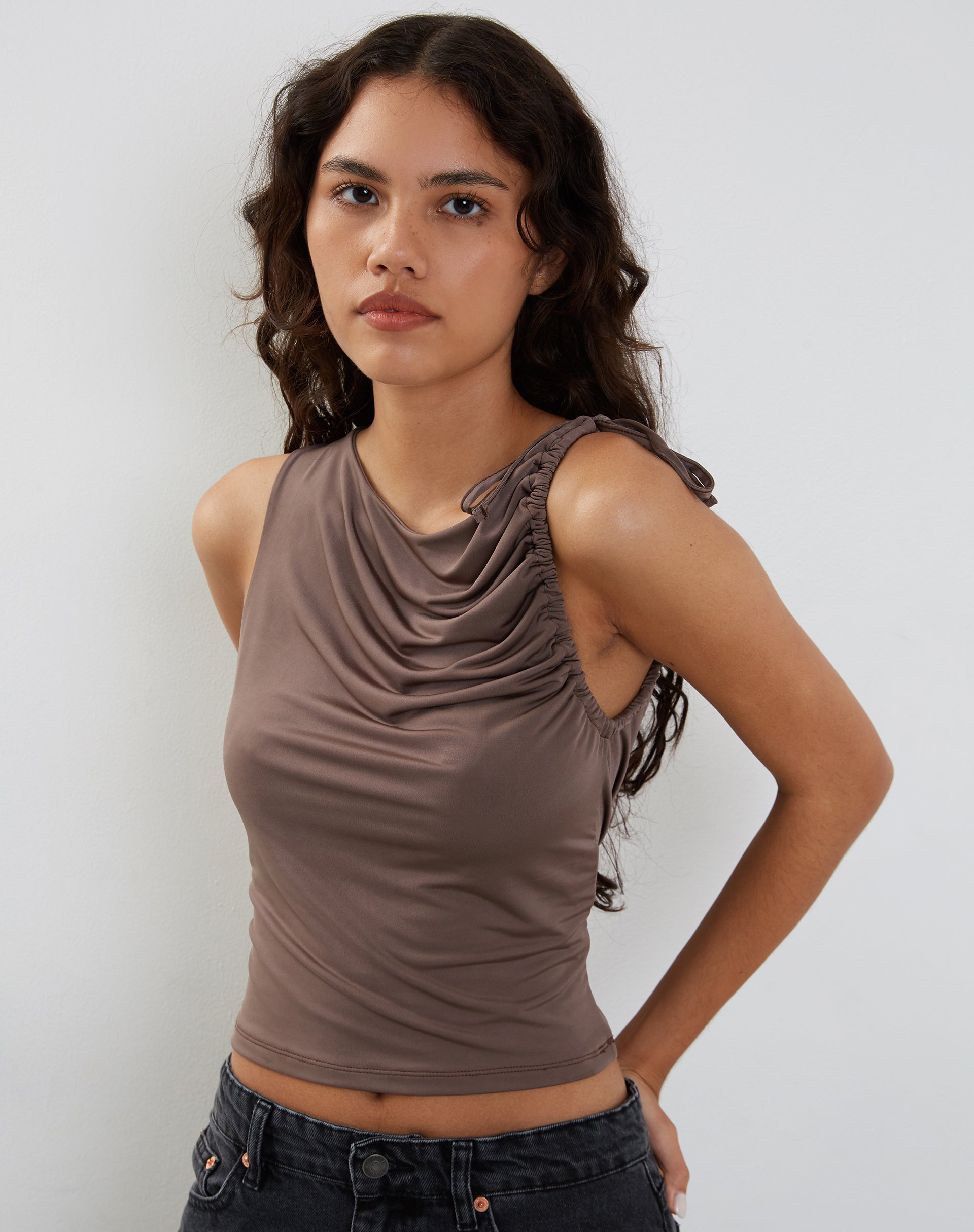 Bild von Hagne Vest Top in Mocca