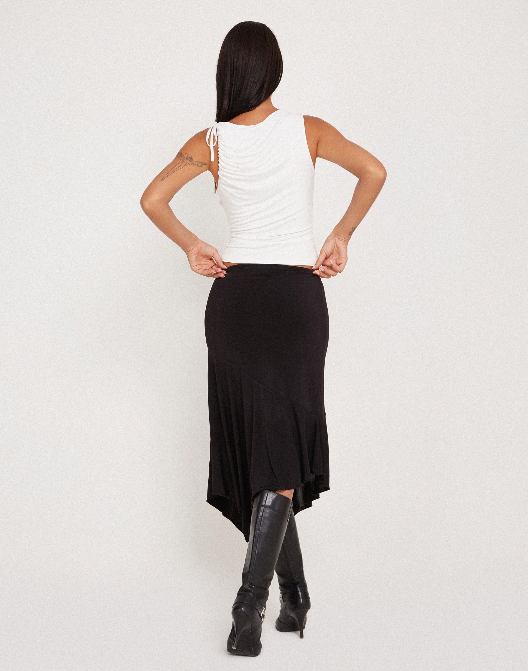 Bild von Cinta Low Rise Midirock in Schwarz