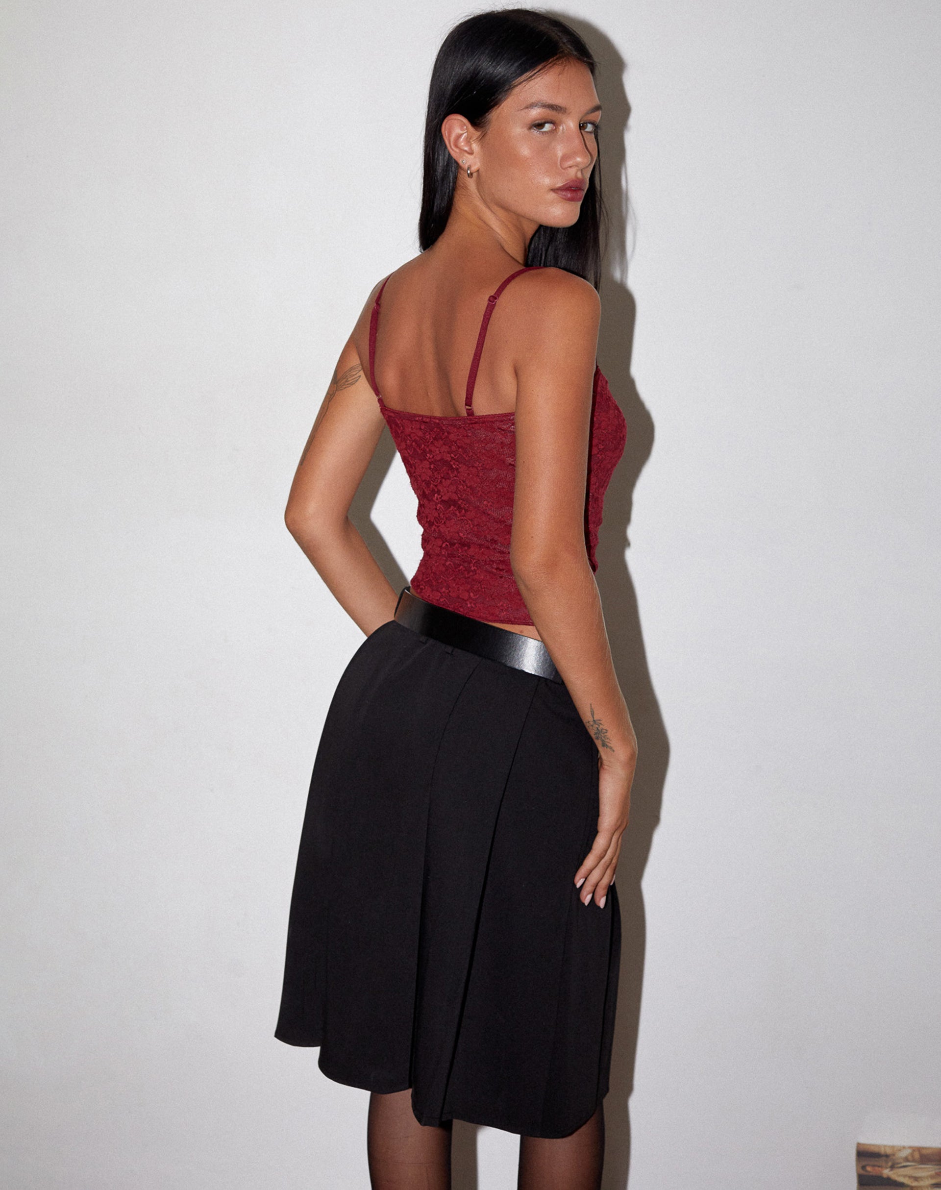 Bild von Hali Spitze Cami Top in Maroon