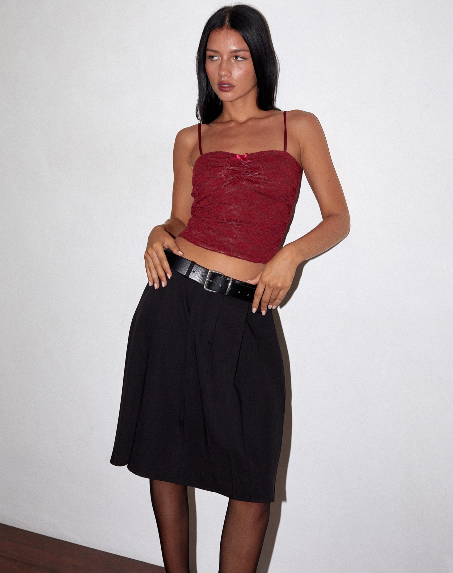 Bild von Hali Spitze Cami Top in Maroon