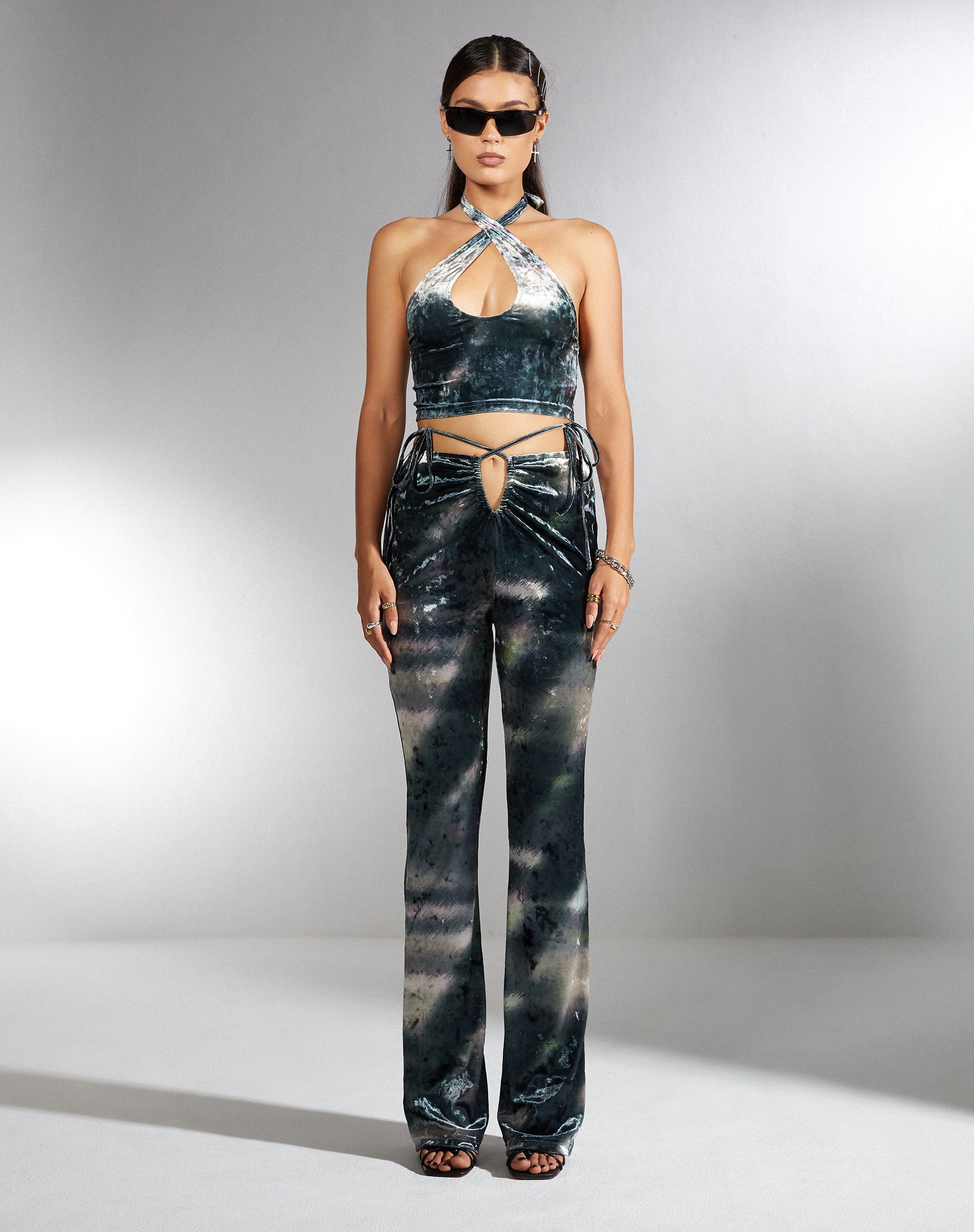 Bild von MOTEL X IRIS Halima Crop Top in abstraktem Tarnmuster