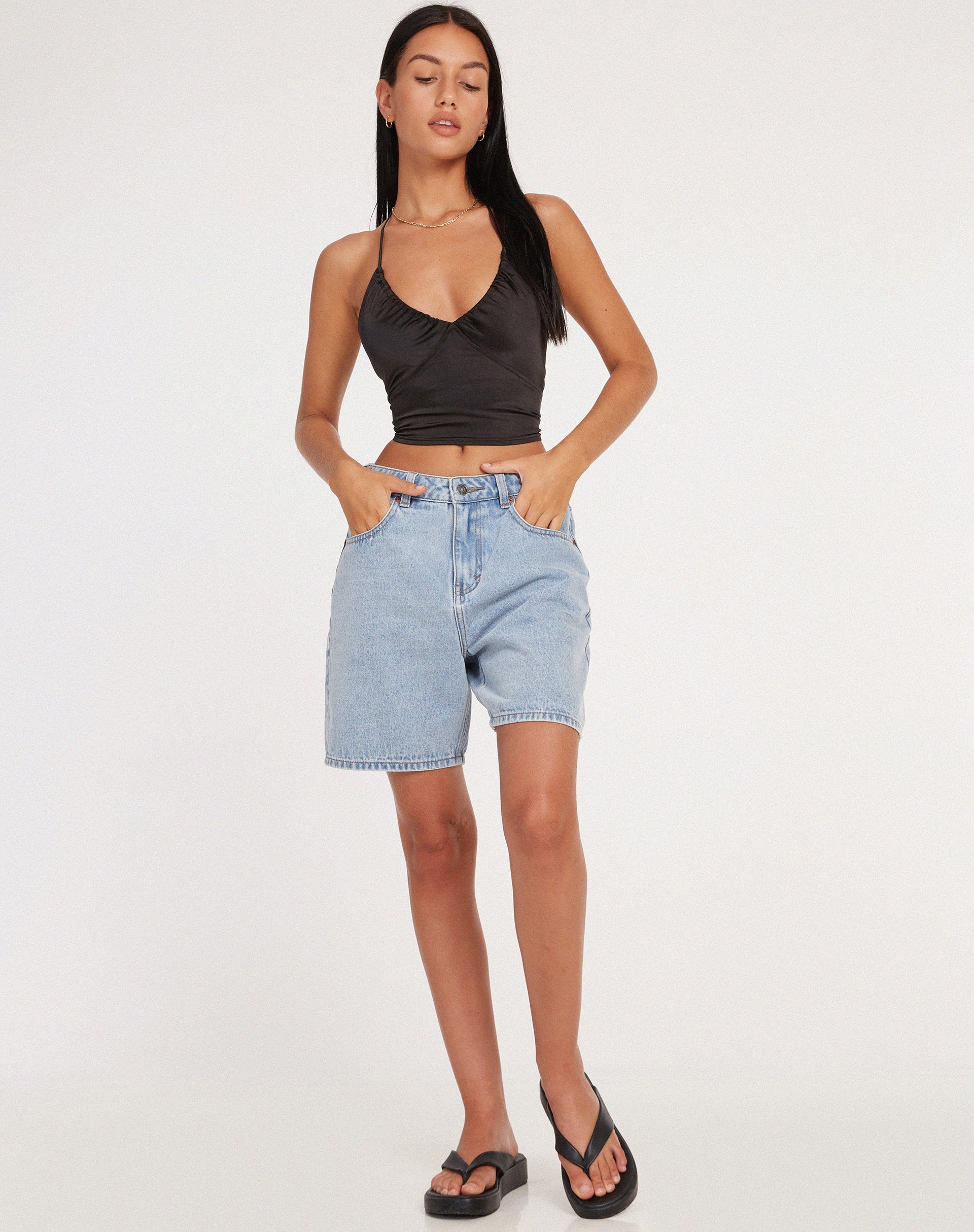 Bild von Haltri Crop Top in Satin Schwarz