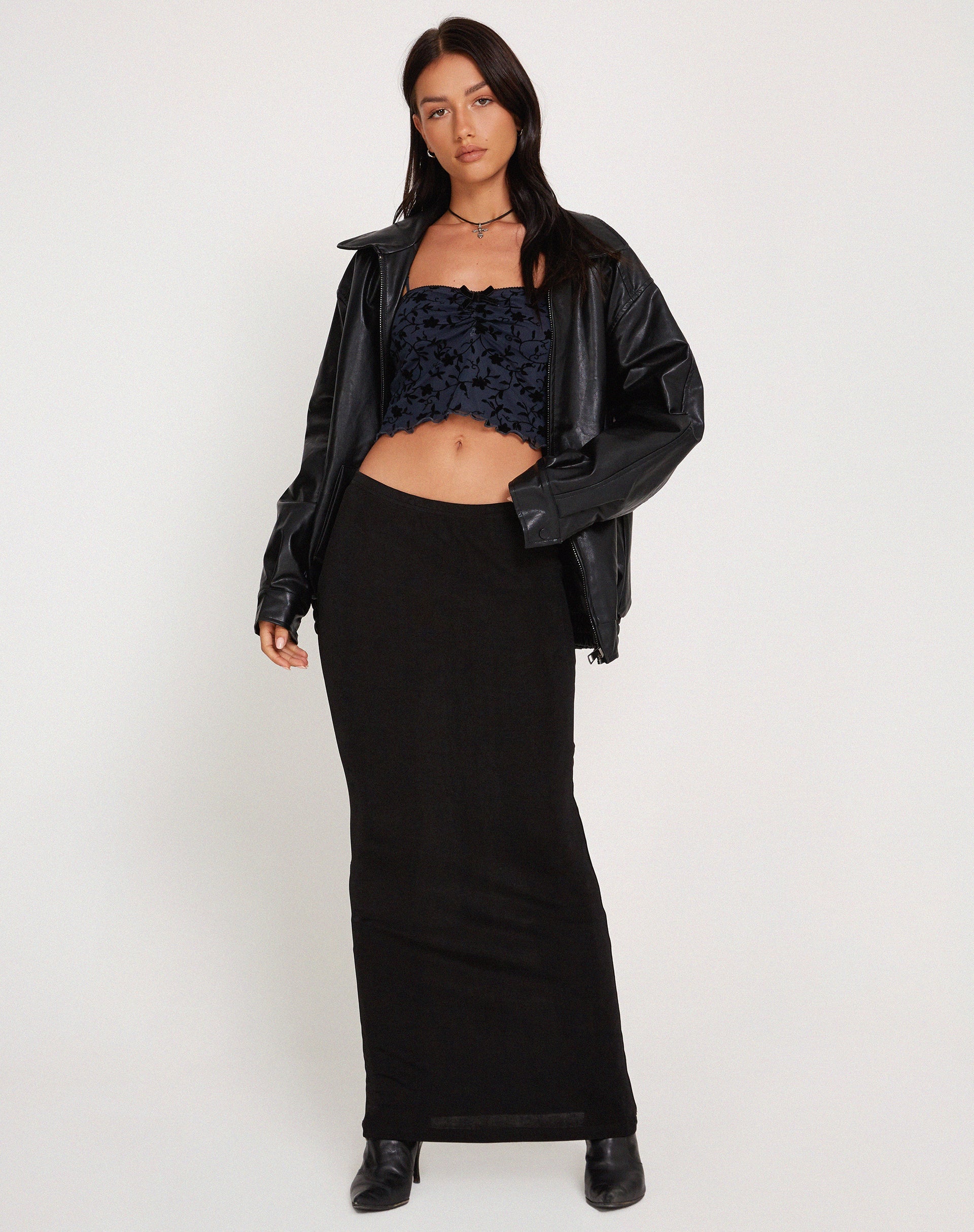 Bild von Halusi Crop Top in Pretty Petal Flock Schwarz