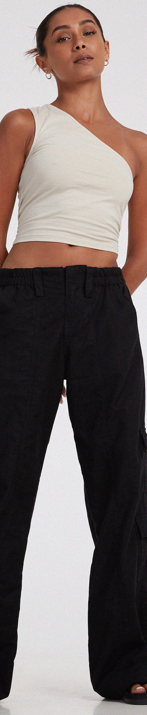 Abbildung der Hansa Cargo-Hose in Rami Schwarz