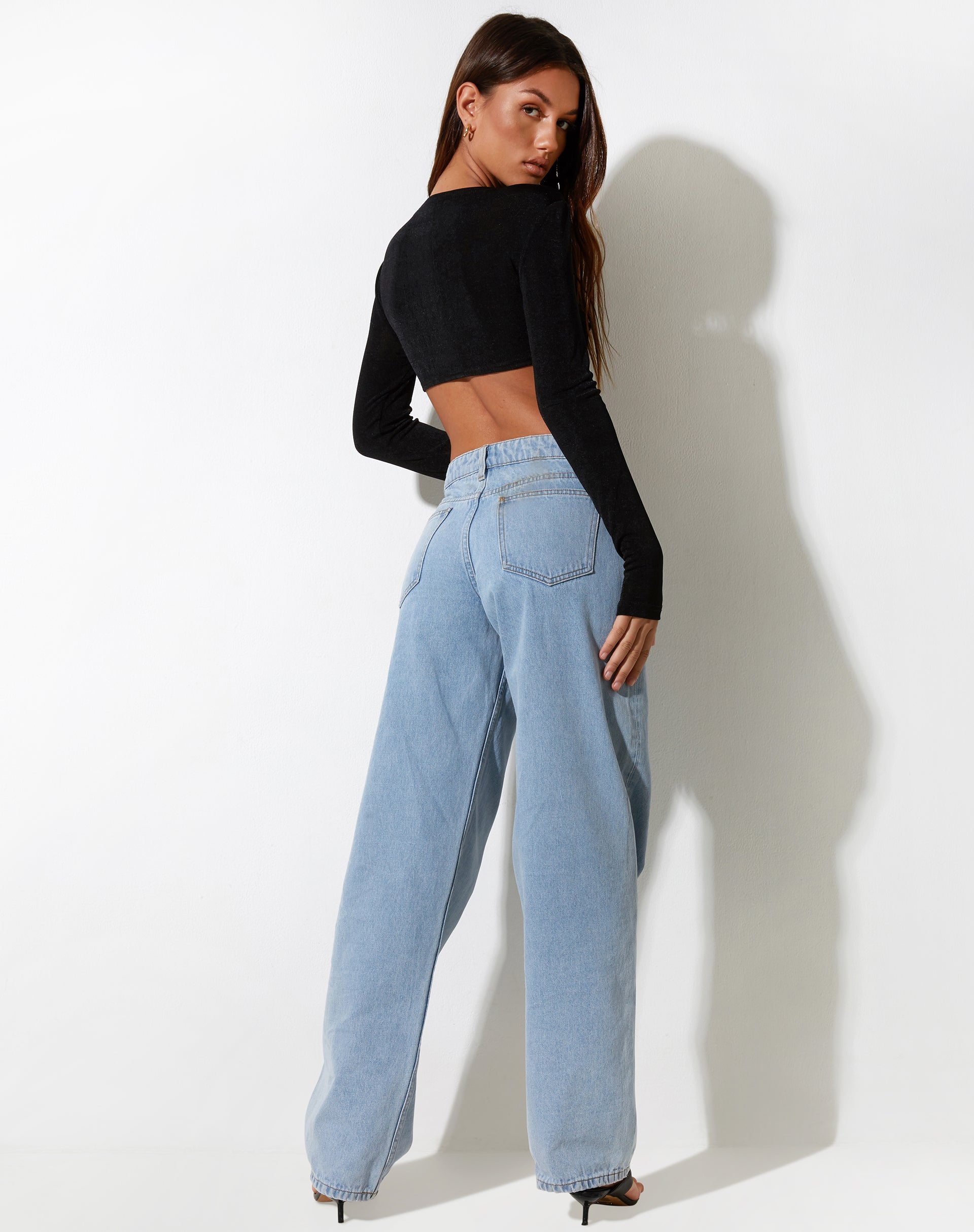 IMAGE OF Hanta Crop Top aus Krepp Schwarz