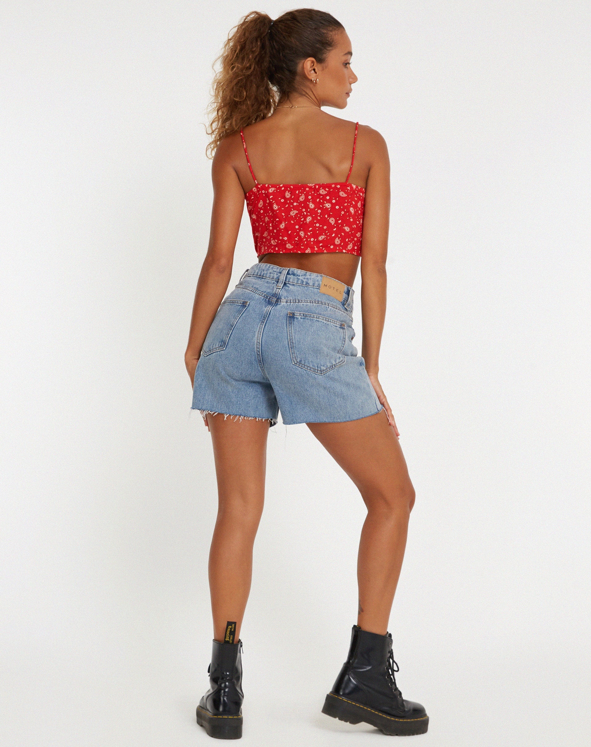 Abbildung von Hema Crop Top in Paisley Fun Red