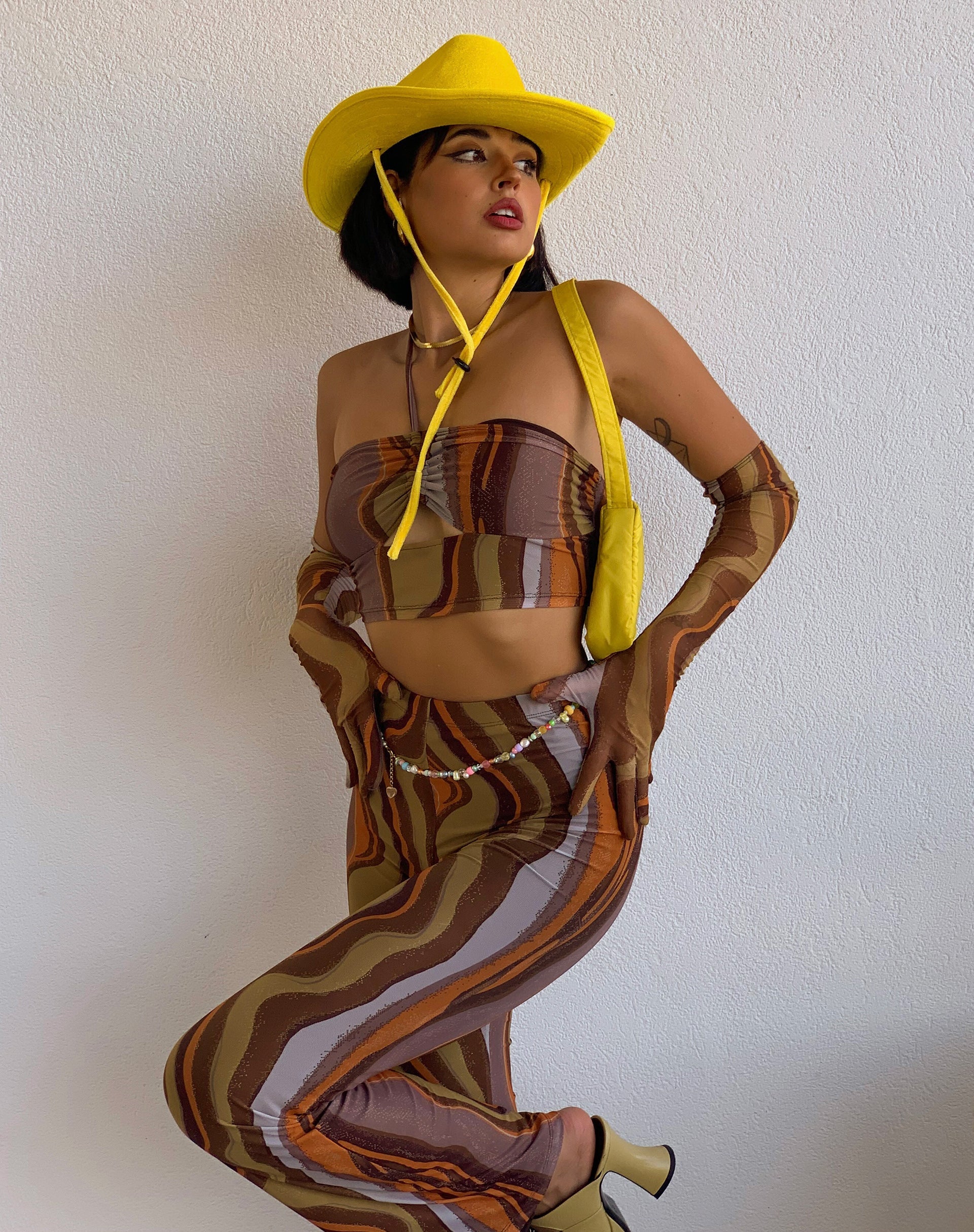 Bild von MOTEL X IRIS Armelle Crop Top in erdigem Farbverlauf