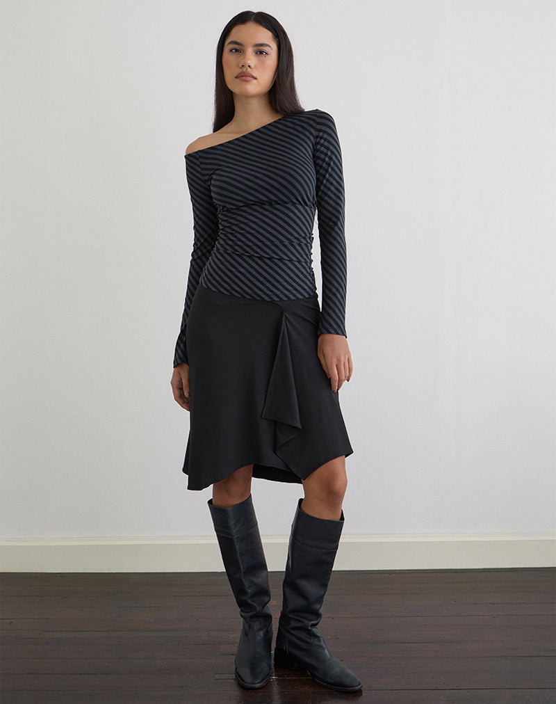 Hoang Slouch Top mit schrägen Streifen in Ocean Storm