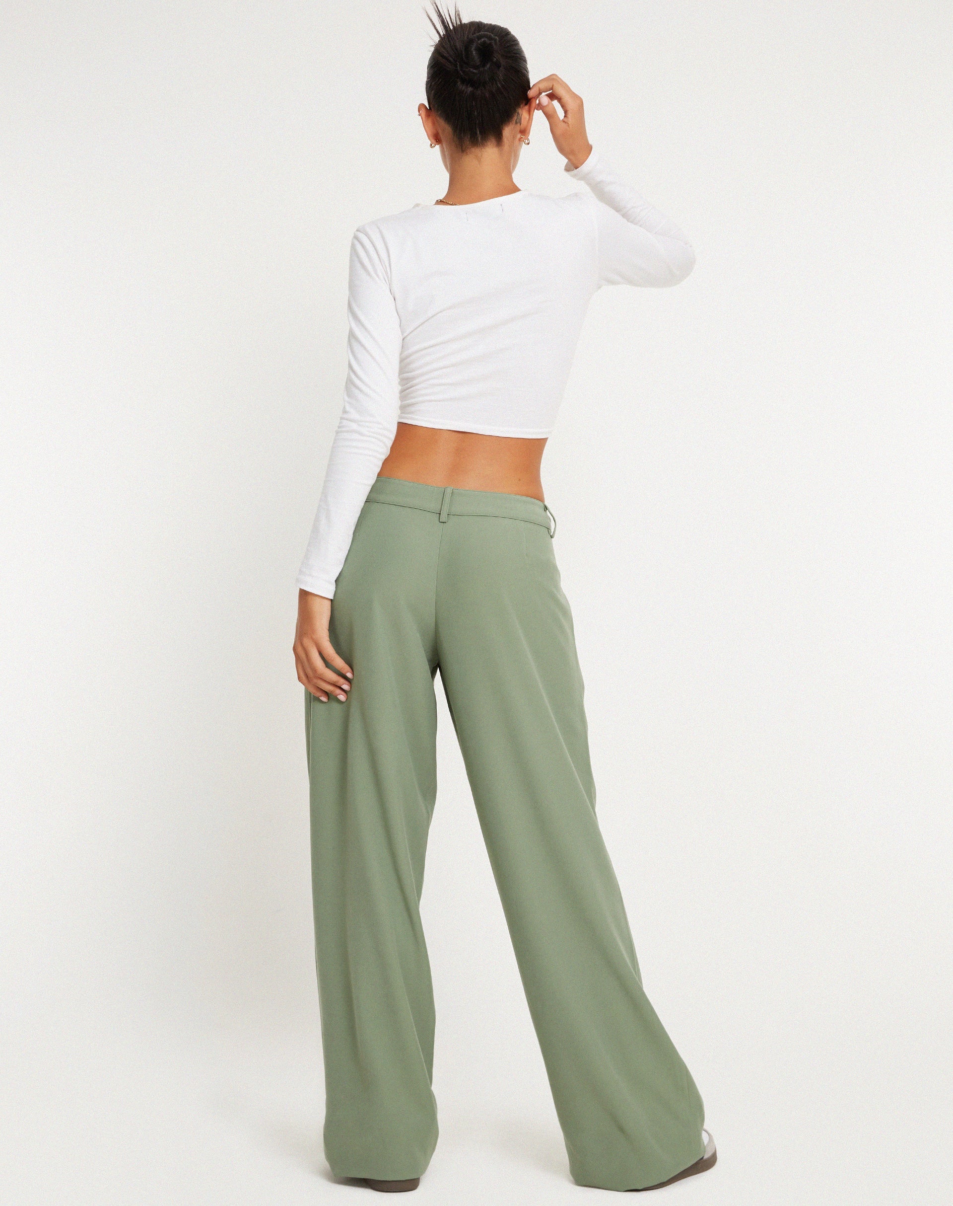 Abbildung der Hondra Wide Leg Trouser in Ashy Green