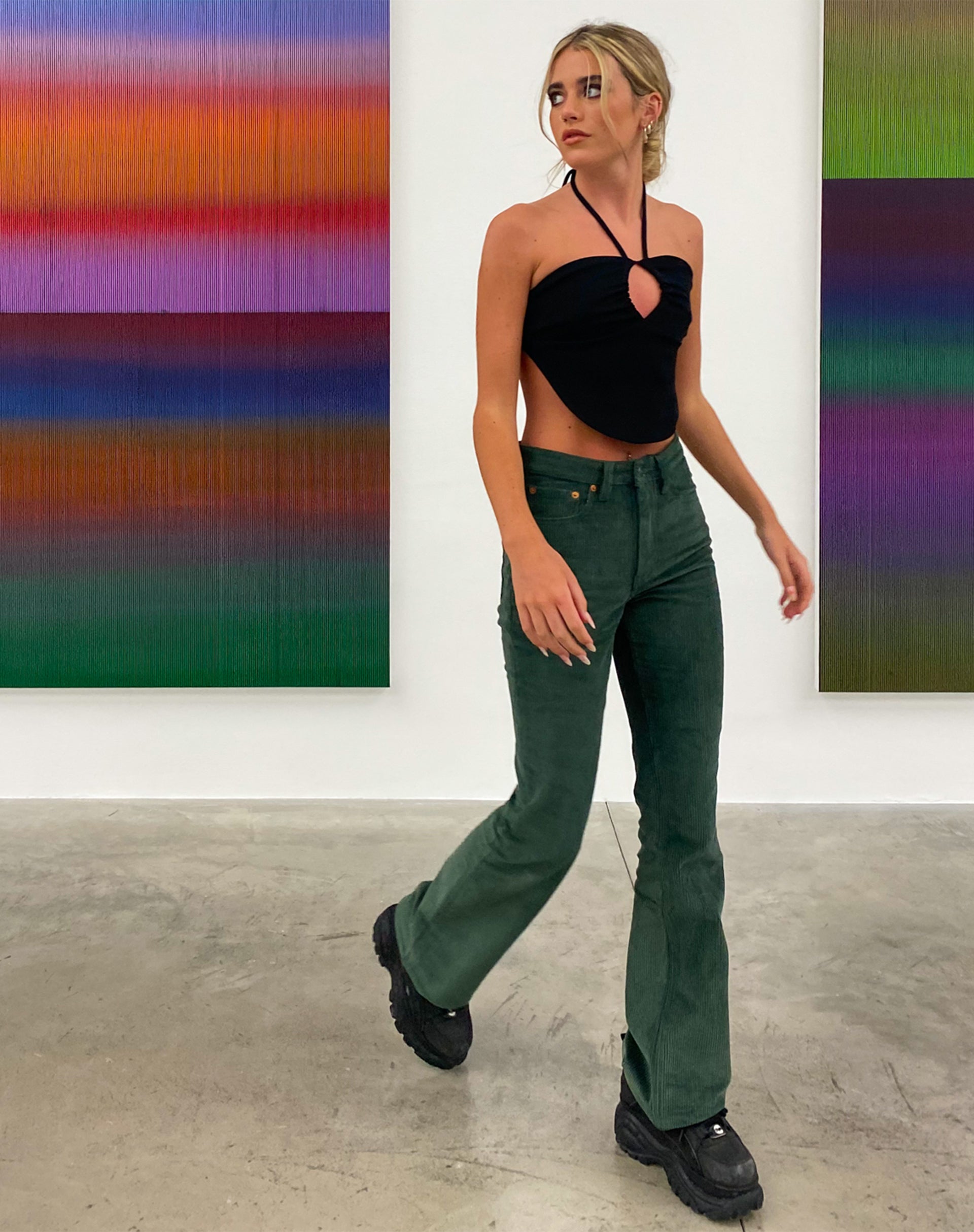Bild von MOTEL X OLIVIA NEILL Bootleg Jeans in Cord Grün