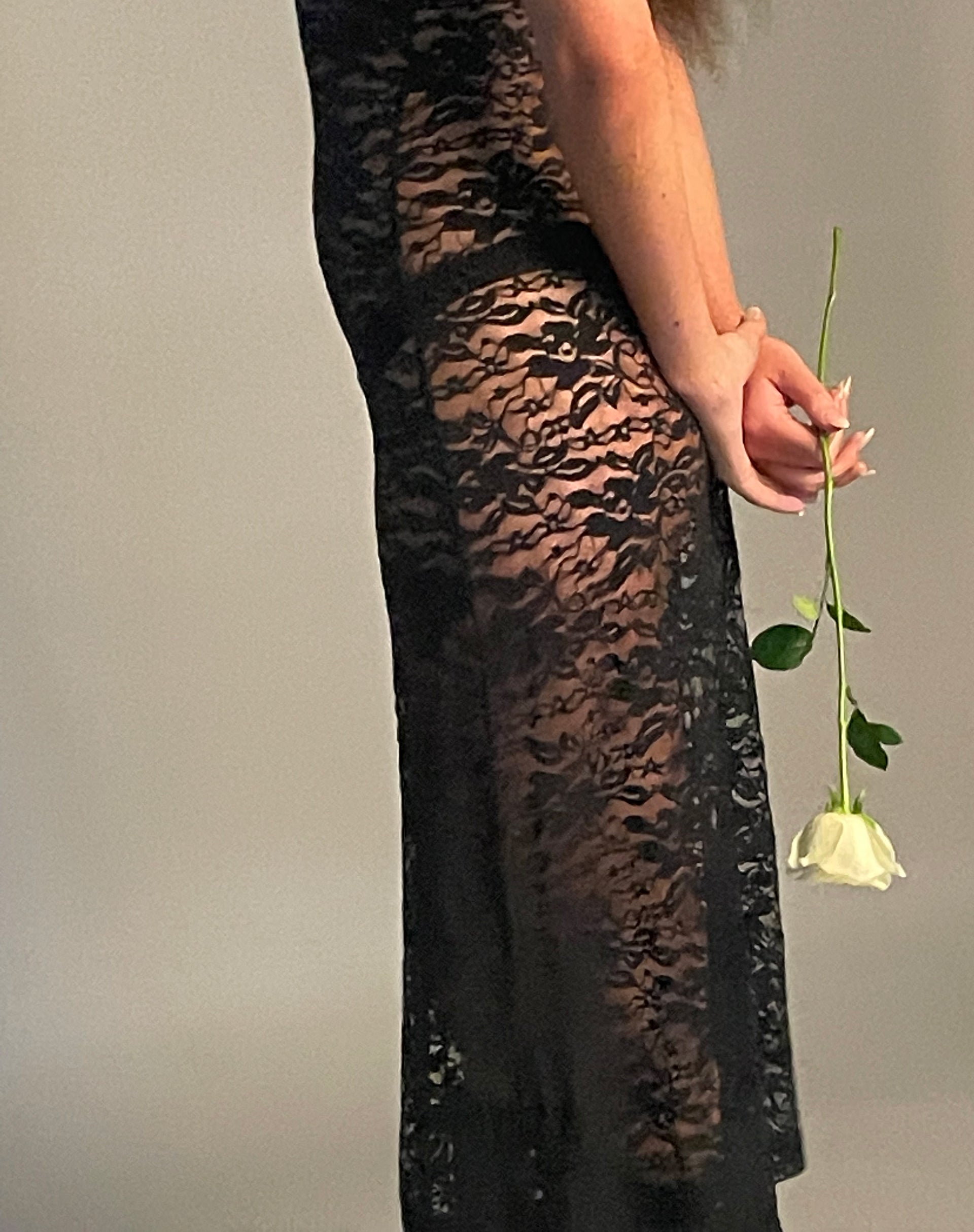 Bild von Detrie Midikleid mit tiefem Rücken aus schwarzer Spitze