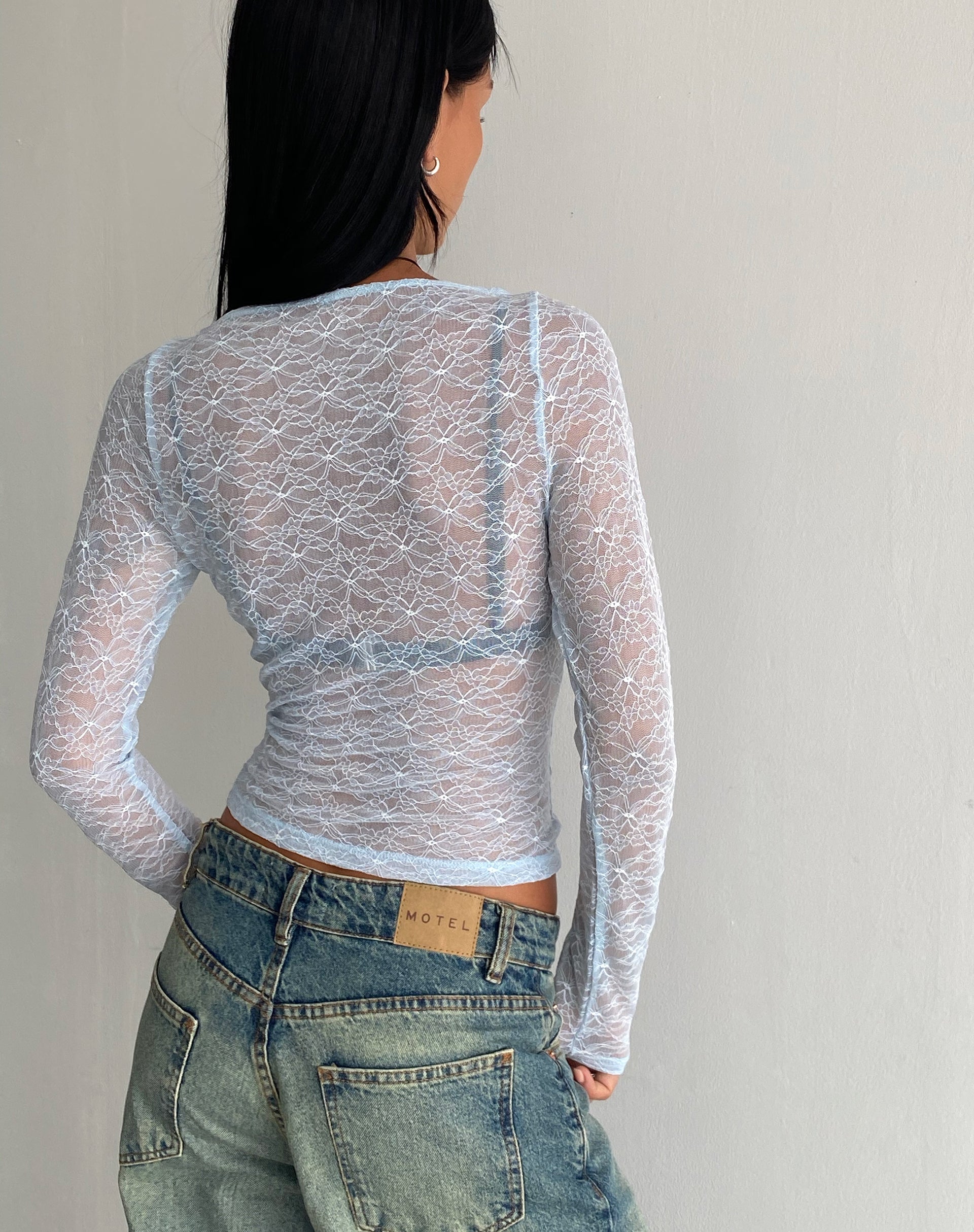 Image of Amabon Langarm-Top aus Spitze in Babyblau