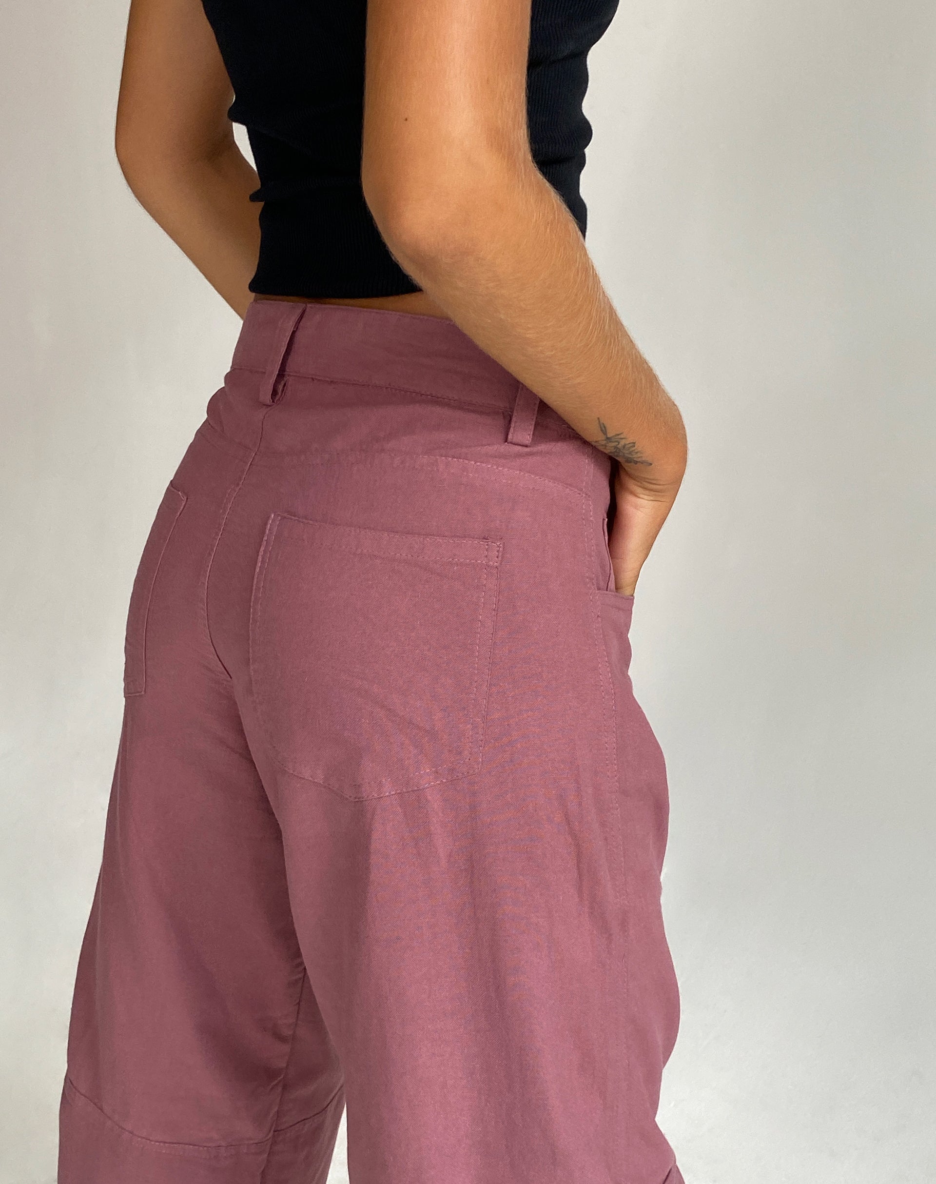 Image of Gemma Low Rise Cargohose aus mauvefarbenem Leinen