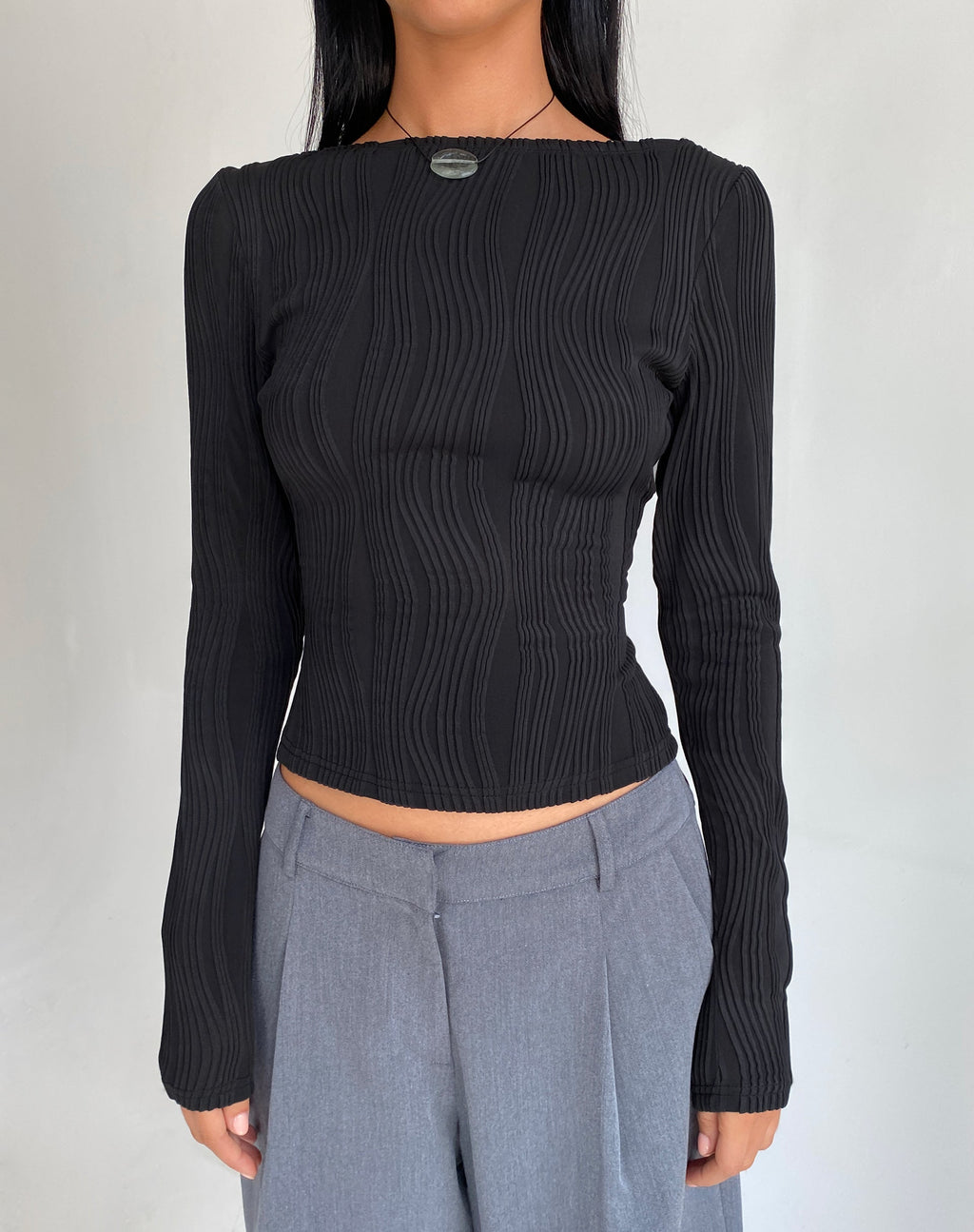 Amabon Langarm-Crop-Top in Crinkle Schwarz