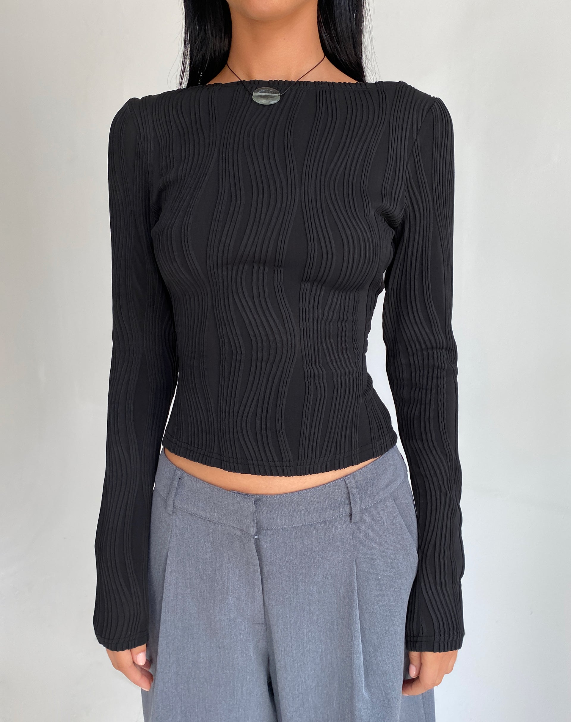 Image of Amabon Langärmeliges Crop-Top in Crinkle Schwarz