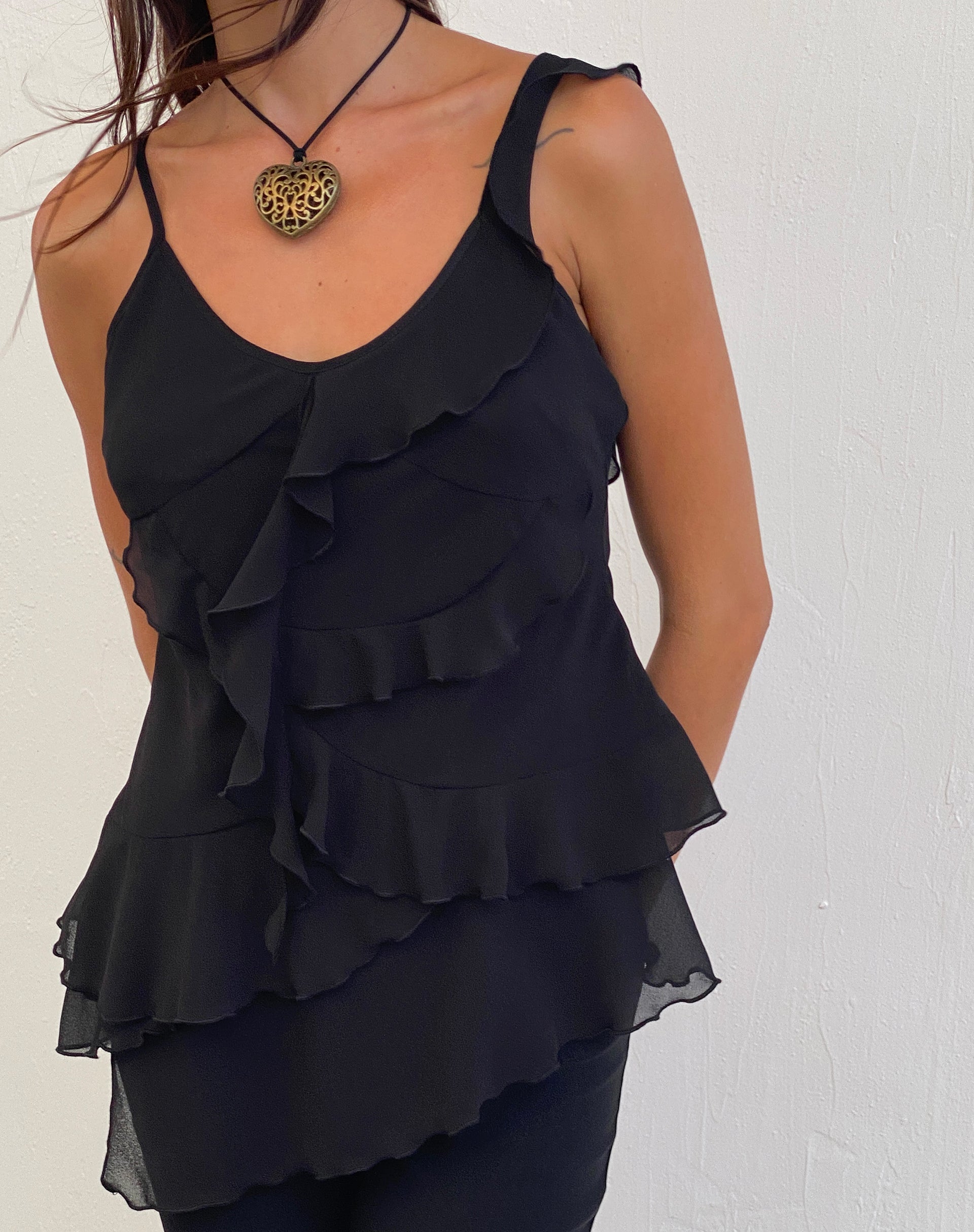 Image of Irama Asymmetrisches Rüschen-Top in Schwarz