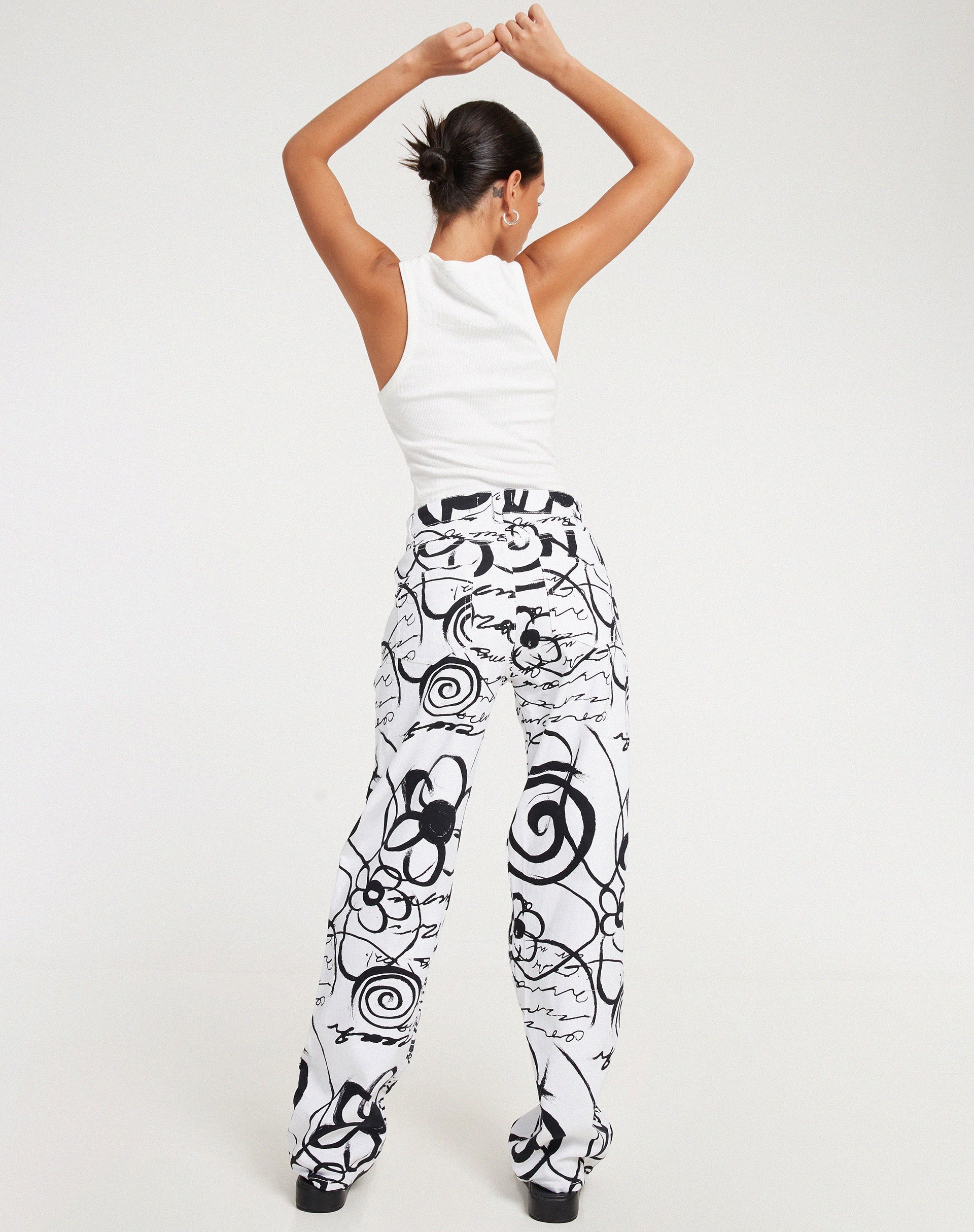 Bild von Parallel Jeans in Mono Doodle Schwarz und Weiß