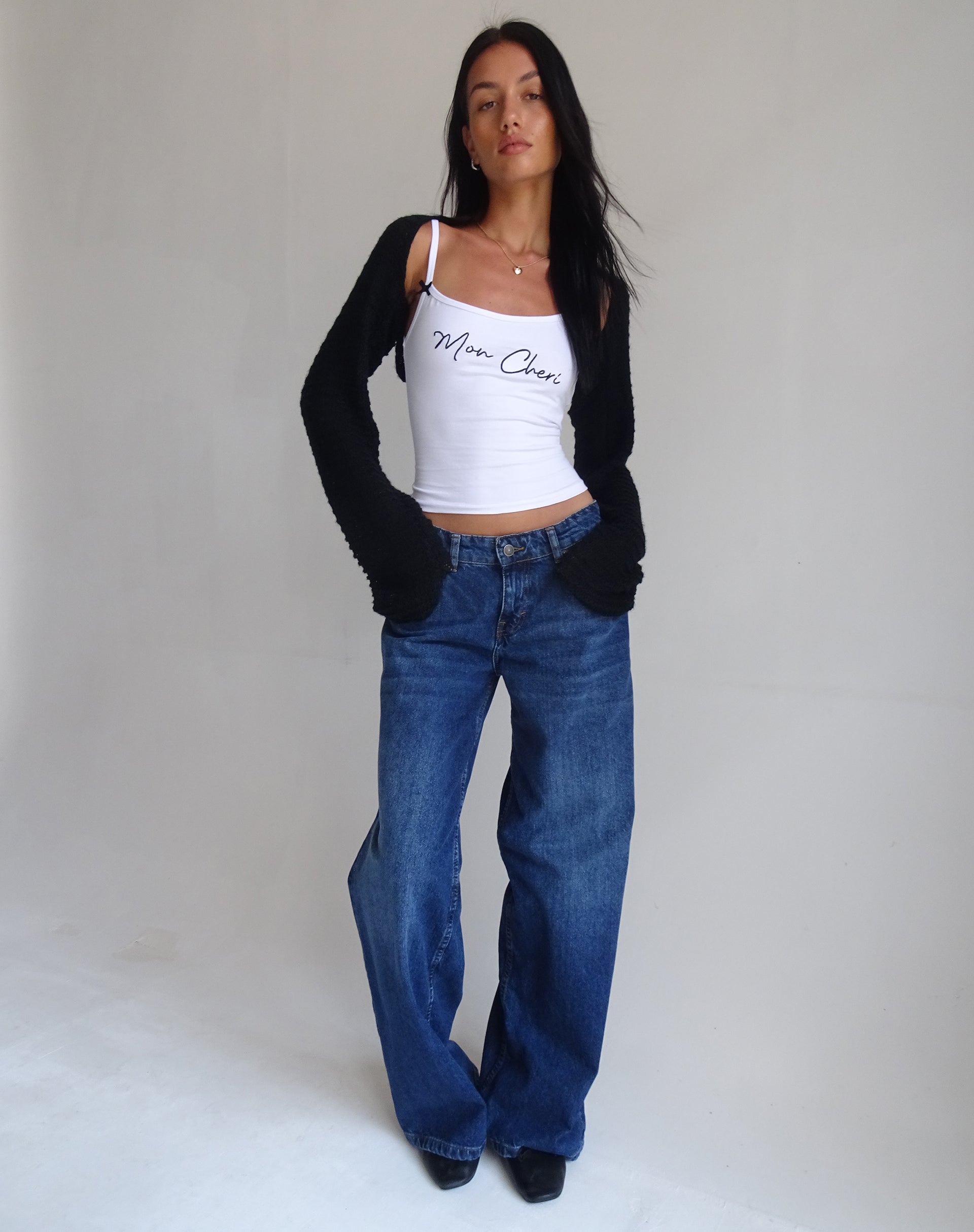 Image of Isa Vest Top in Weiß mit Mon Cheri Stickerei