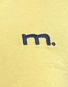 Limonade mit marineblauem Einband und M-Emblem