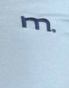 Nantucketblau mit marineblauem Einband und M-Stickerei