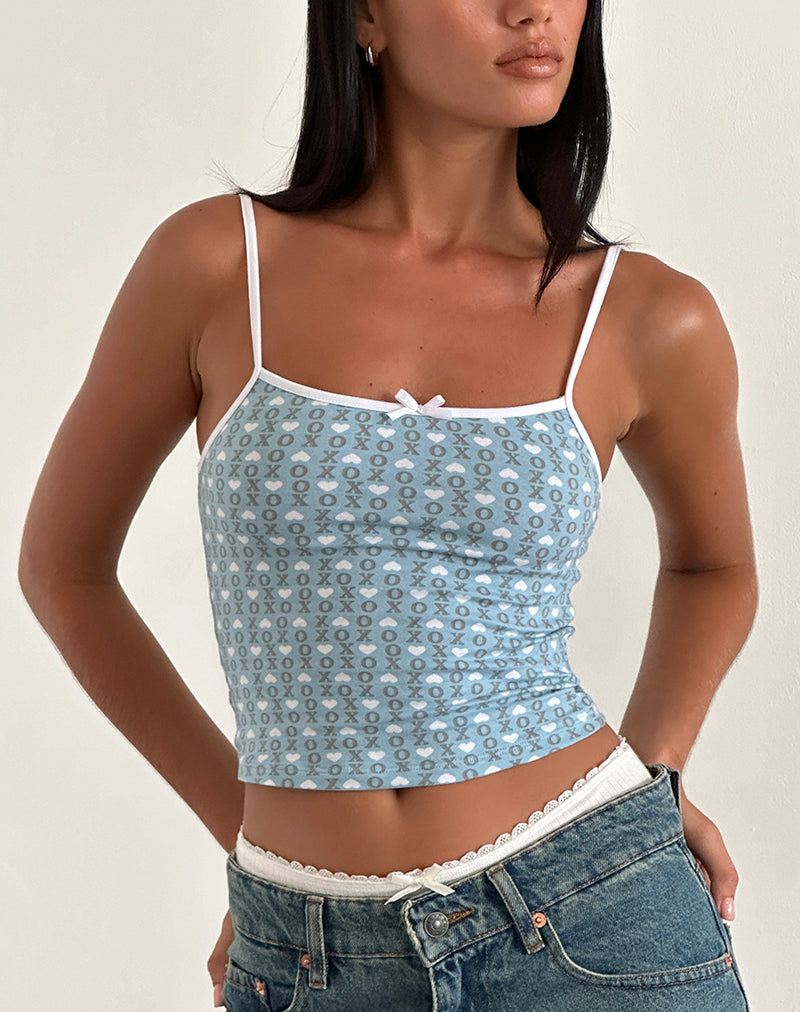 Bild von Isna Cami Top in Powder Blue XO Heart Print