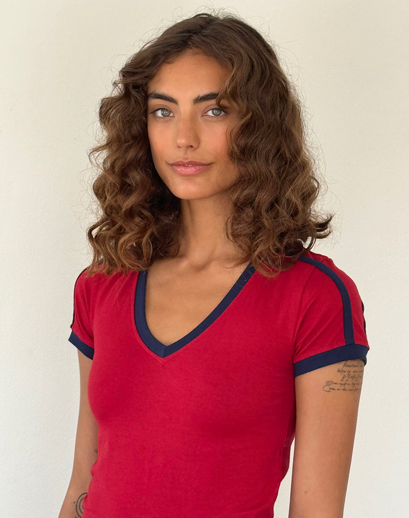 Image of Izolde Baby Tee in Adrenalin Rot mit marineblauem Einband und M-Stickerei